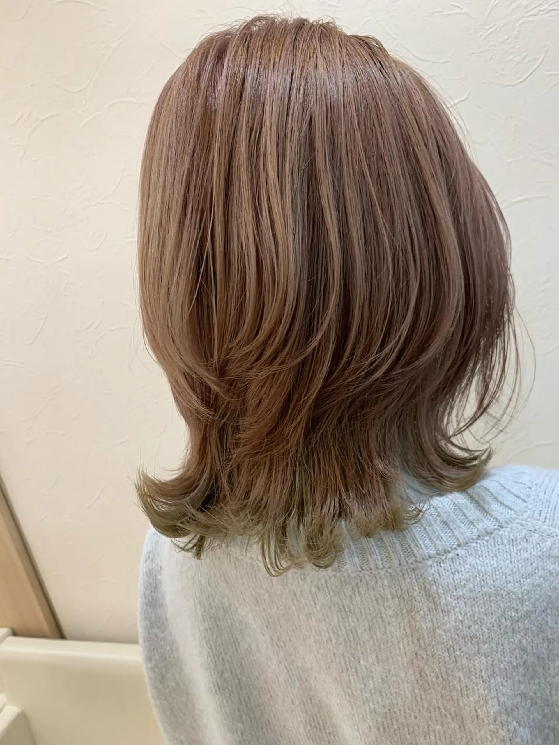 ミディアム カラー ヘアカラー トリートメント 店長ハイトーンカラー 柞山史奈のヘアスタイル