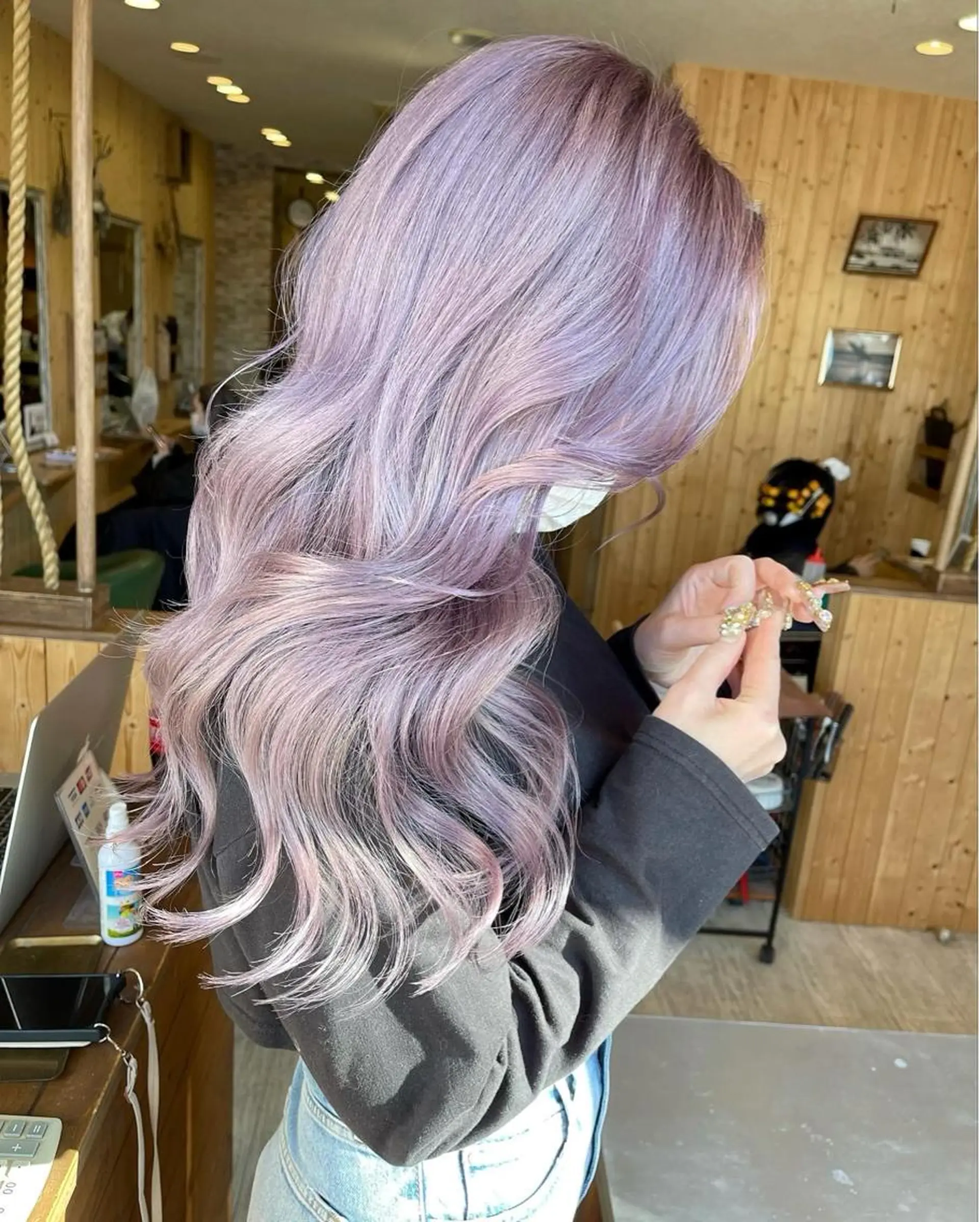 ロング ヘアカラー 韓国レイヤー外国人風 透明感カラー髪質改善のヘアスタイル