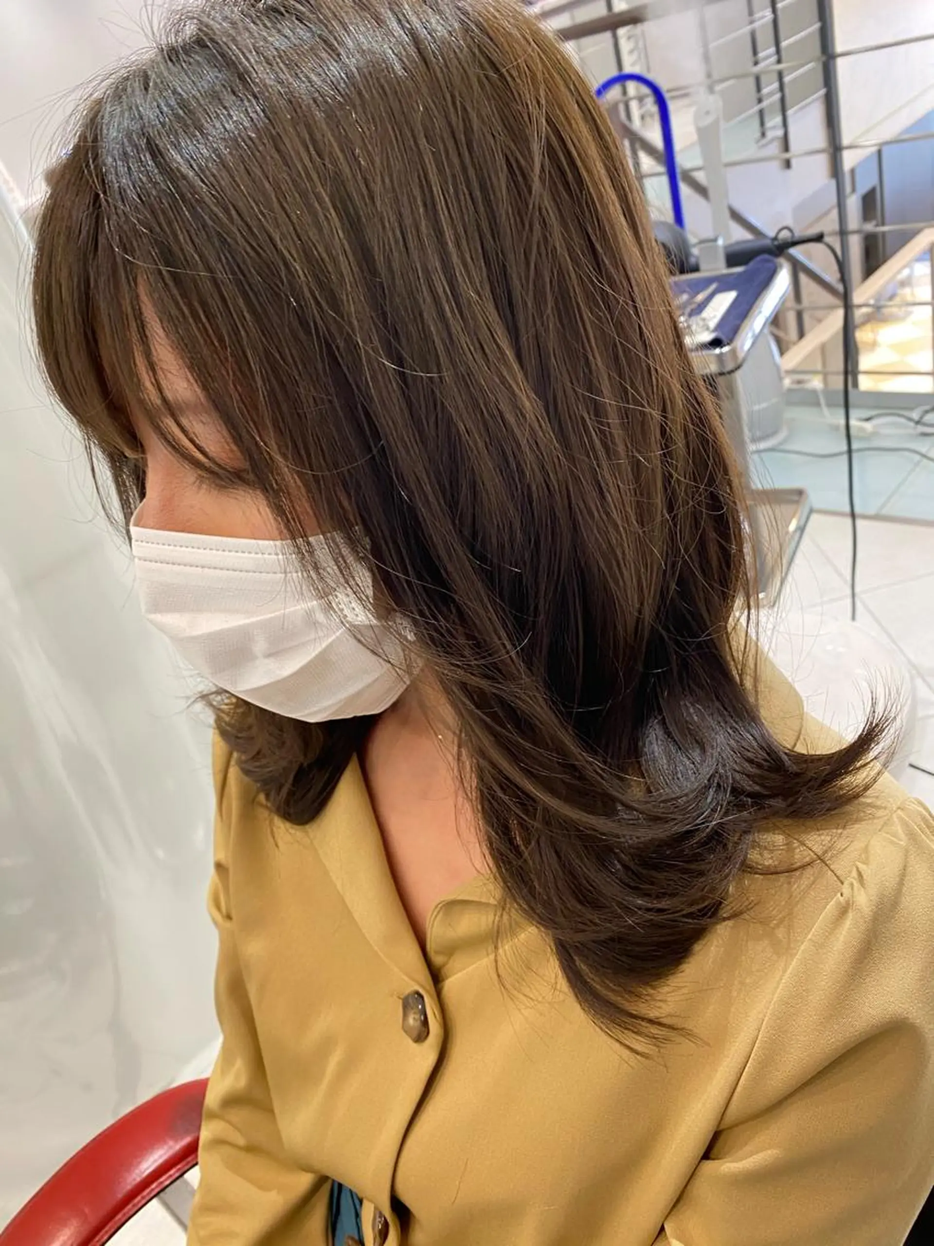 セミロング カラー ベージュカラー オリーブベージュ Kou所属・💜髪質改善美髪💜 星野清光のヘアスタイル