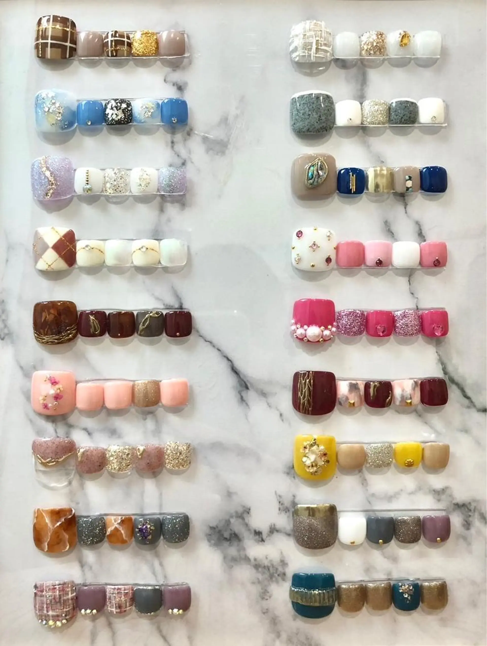 ネイル マツエク・マツパ アイブロウ 眉カラー 成人式 韓国風マツエク パリジェンヌラッシュリフト まつげパーマ フットネイル Nail&eye Belire 新宿のネイルデザイン