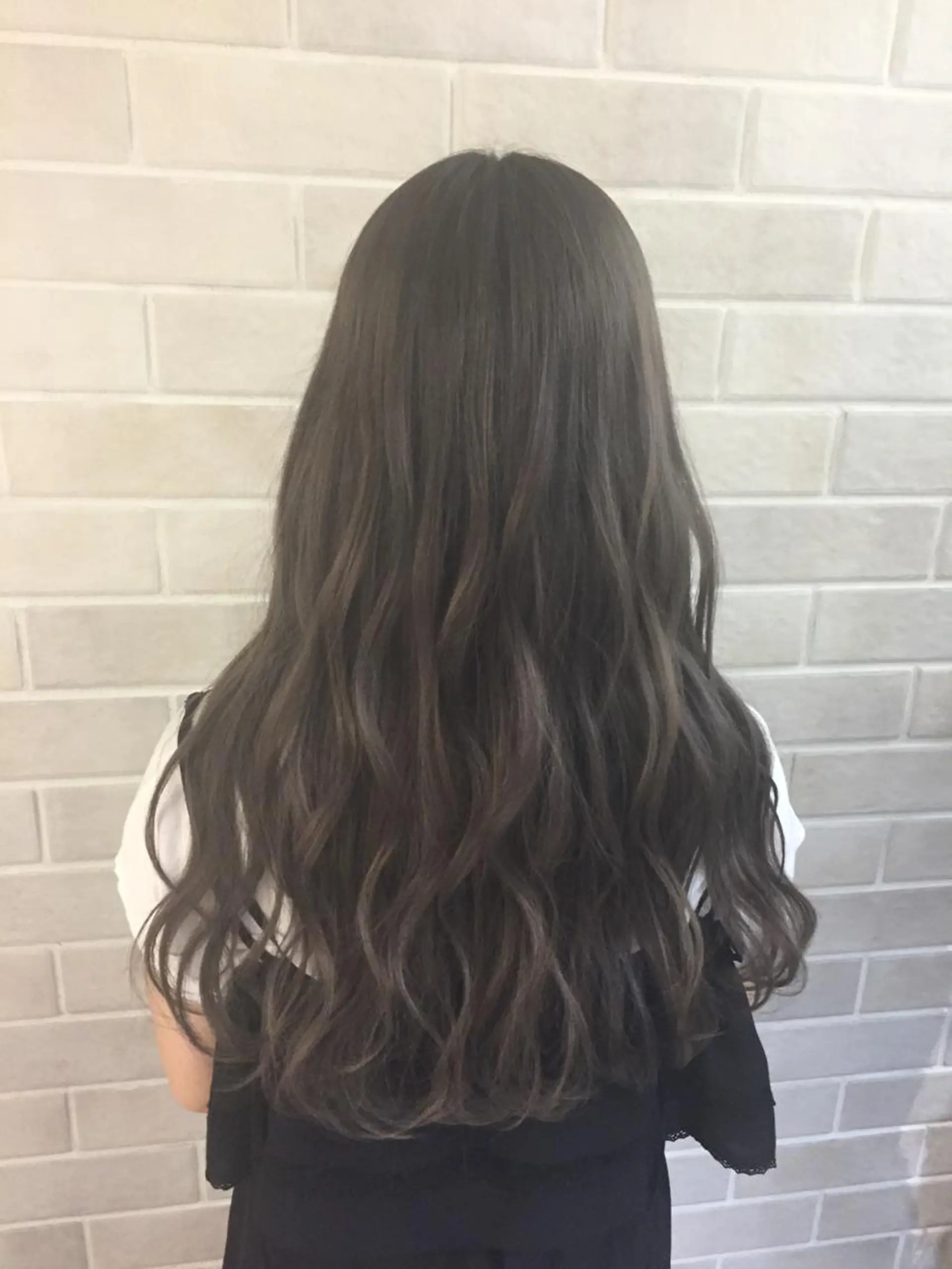 セミロング 韓国系ダブルカラー✨ ハイライト専門✨春日のヘアスタイル