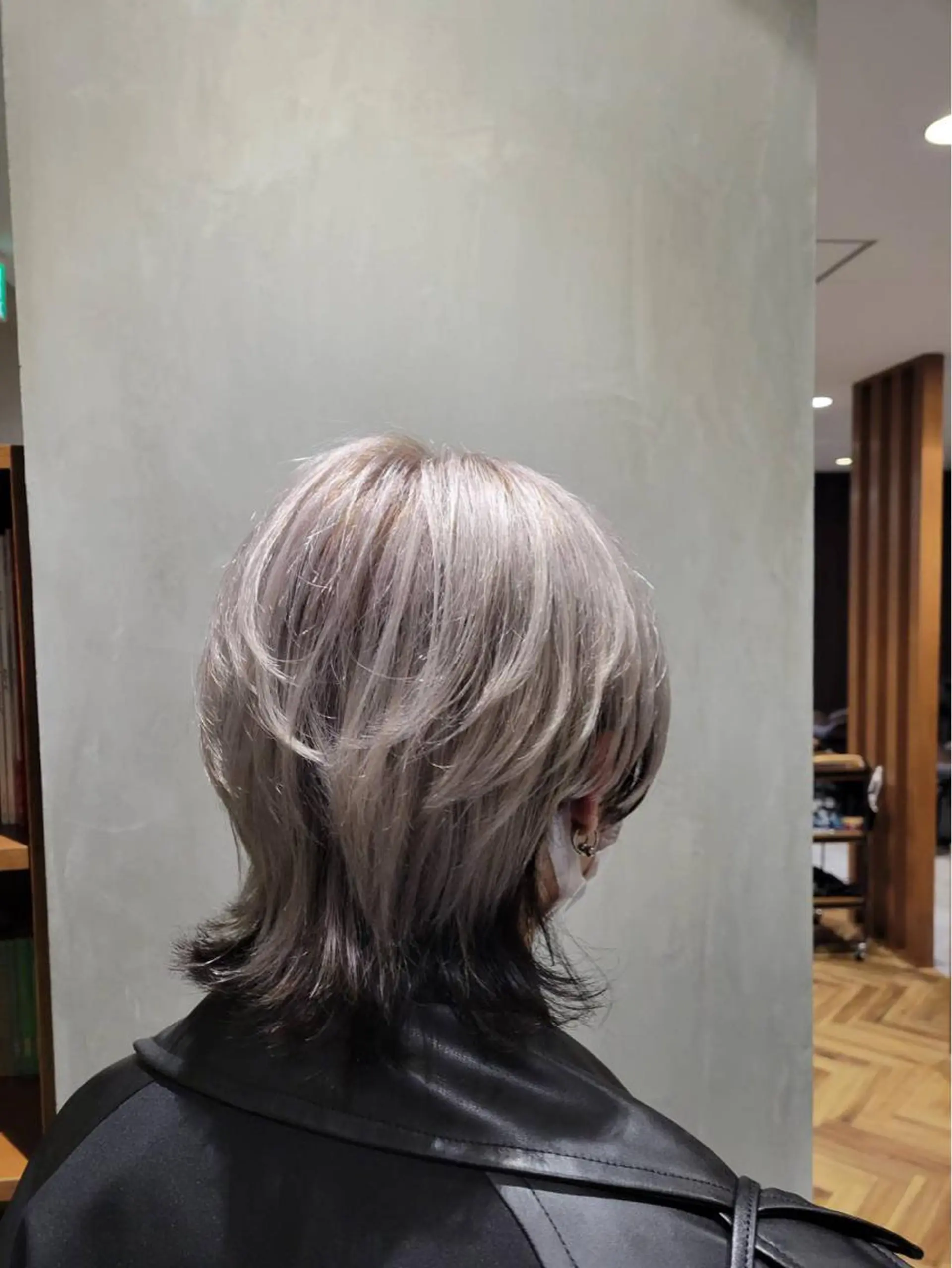 ショート カラー メンズ メンズウルフカット ツートーンカラー ウルフカット ヘアカラー 吉祥寺【髪質改善カラ ー/ブリーチ】藤井のヘアスタイル