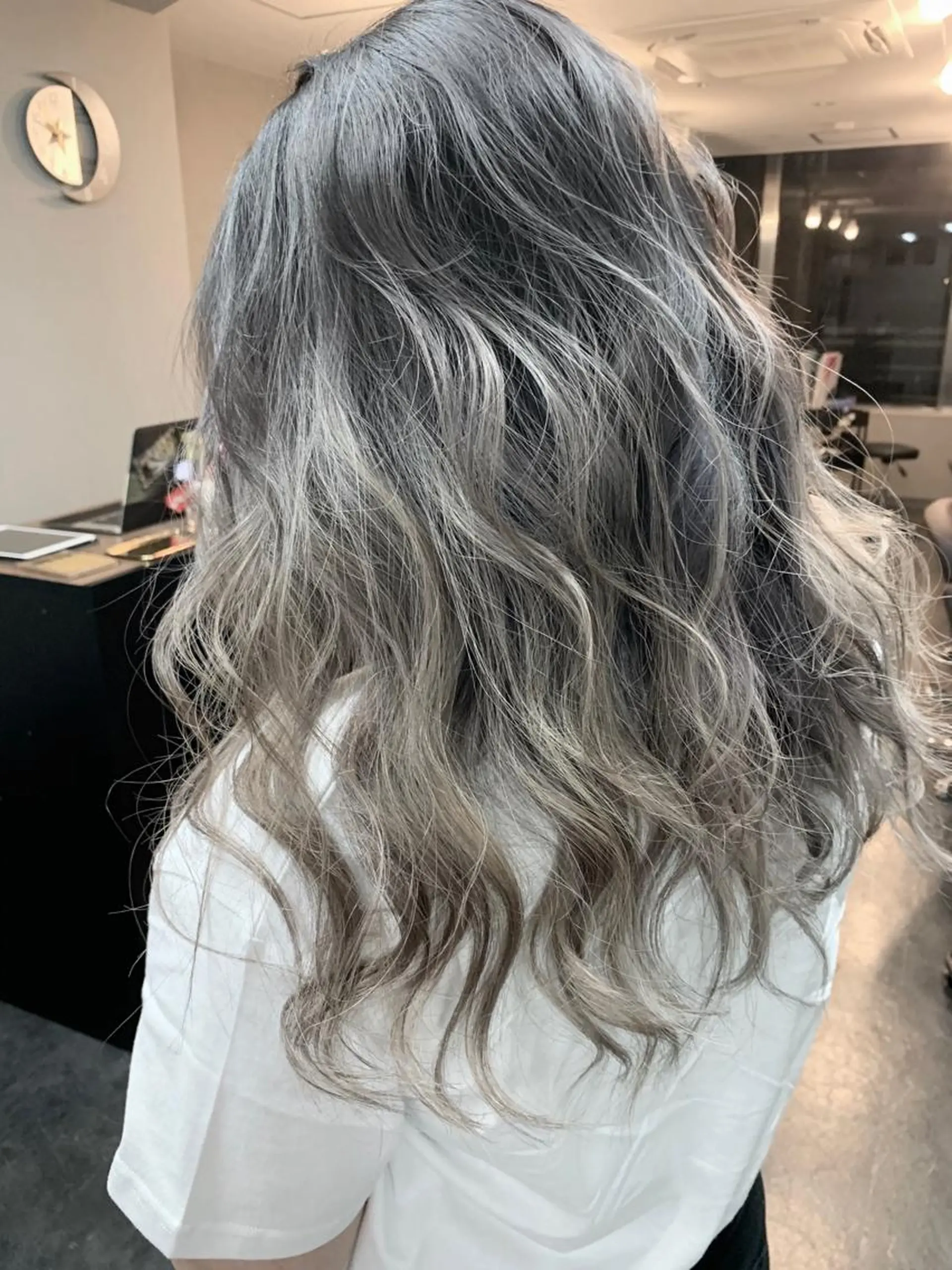 ロング レイヤーカット Selene hair OSAKAのヘアスタイル