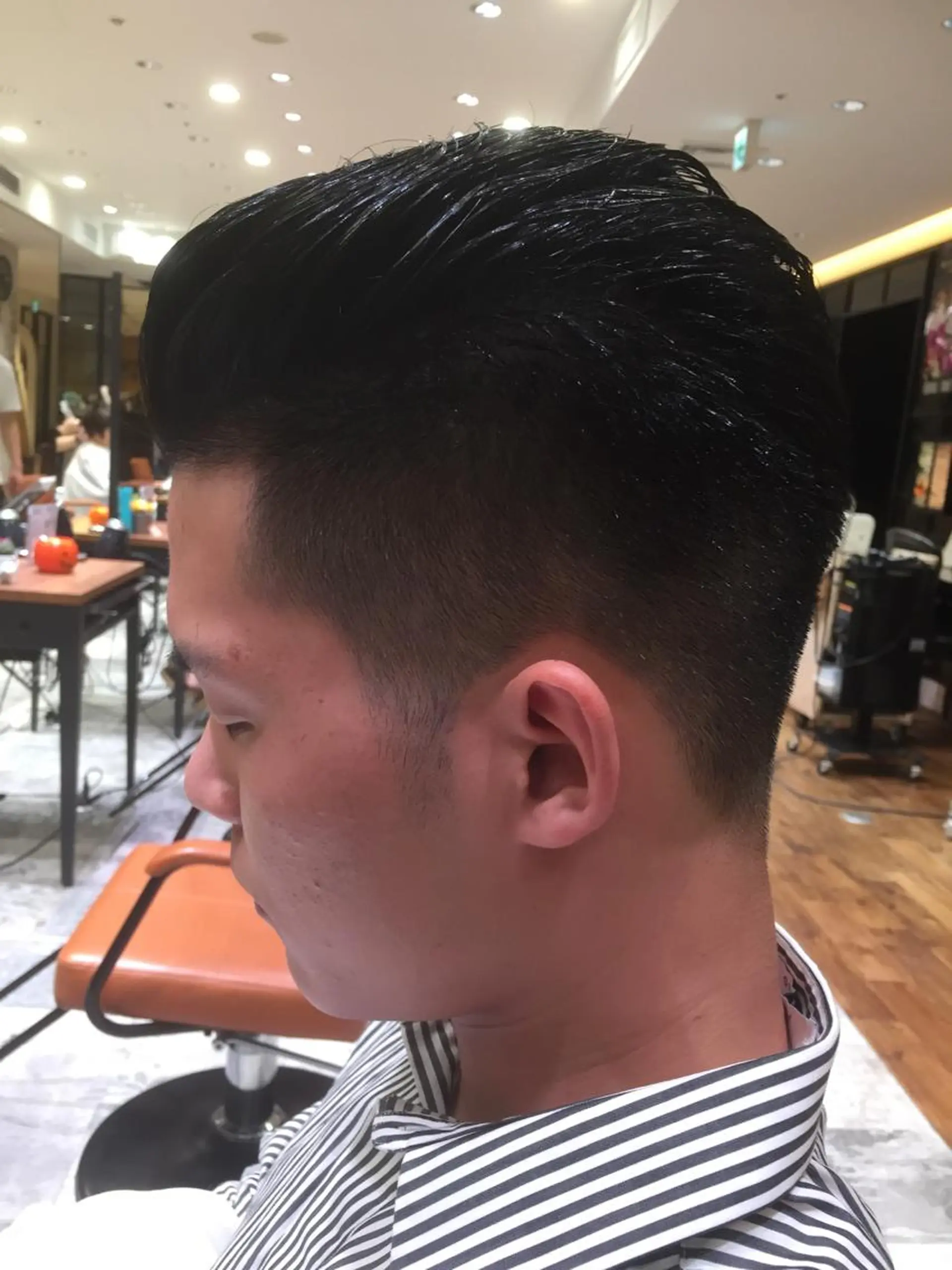 ショート カラー パーマ メンズ 刈り上げ Soleria /ソレリア所属・メンズカットのプロ 田中慎一のヘアスタイル