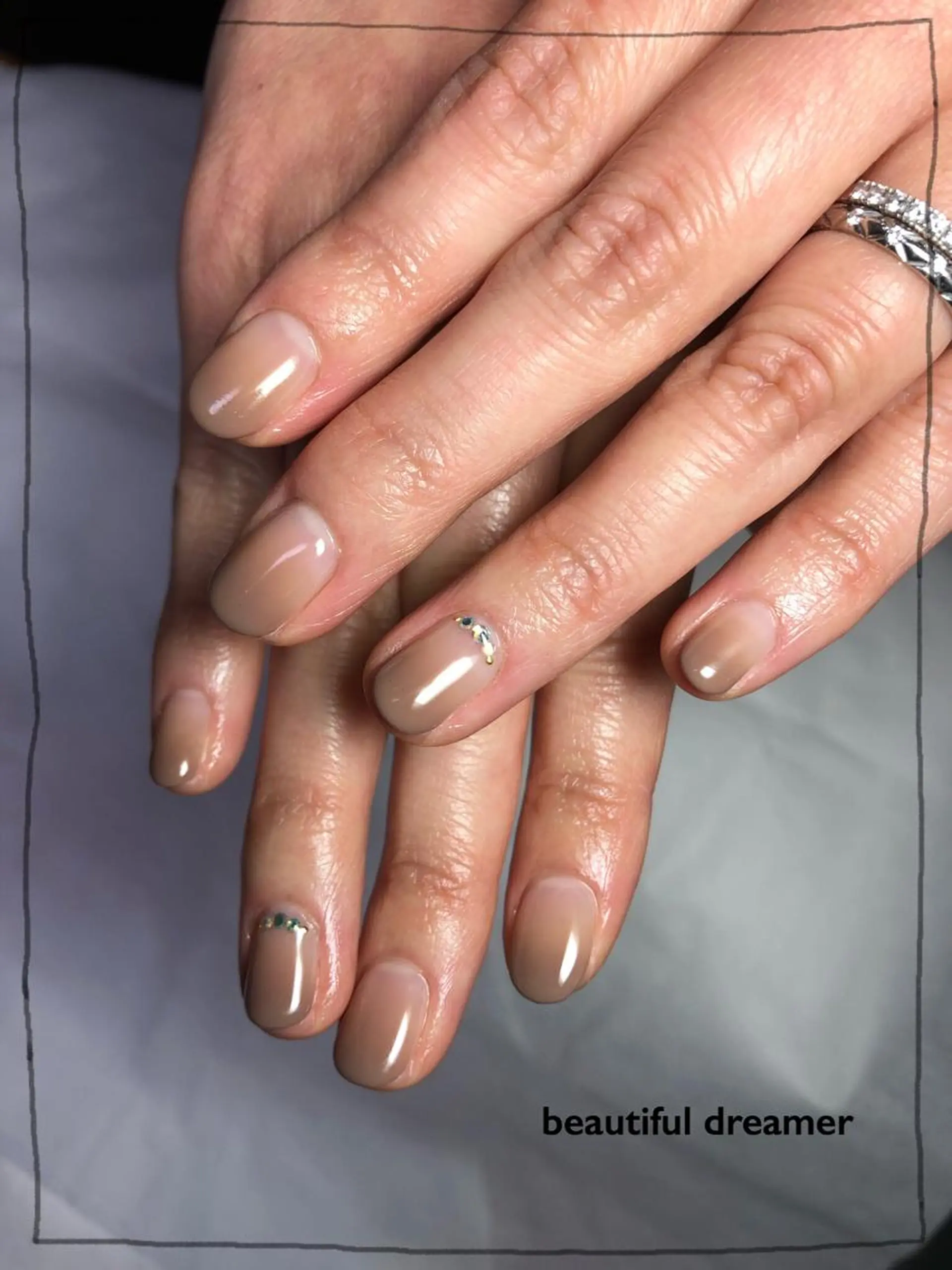 ネイル ブラウン グラデーション オフィスネイル ストーンネイル ハンドネイル beautiful dreamerのネイルデザイン