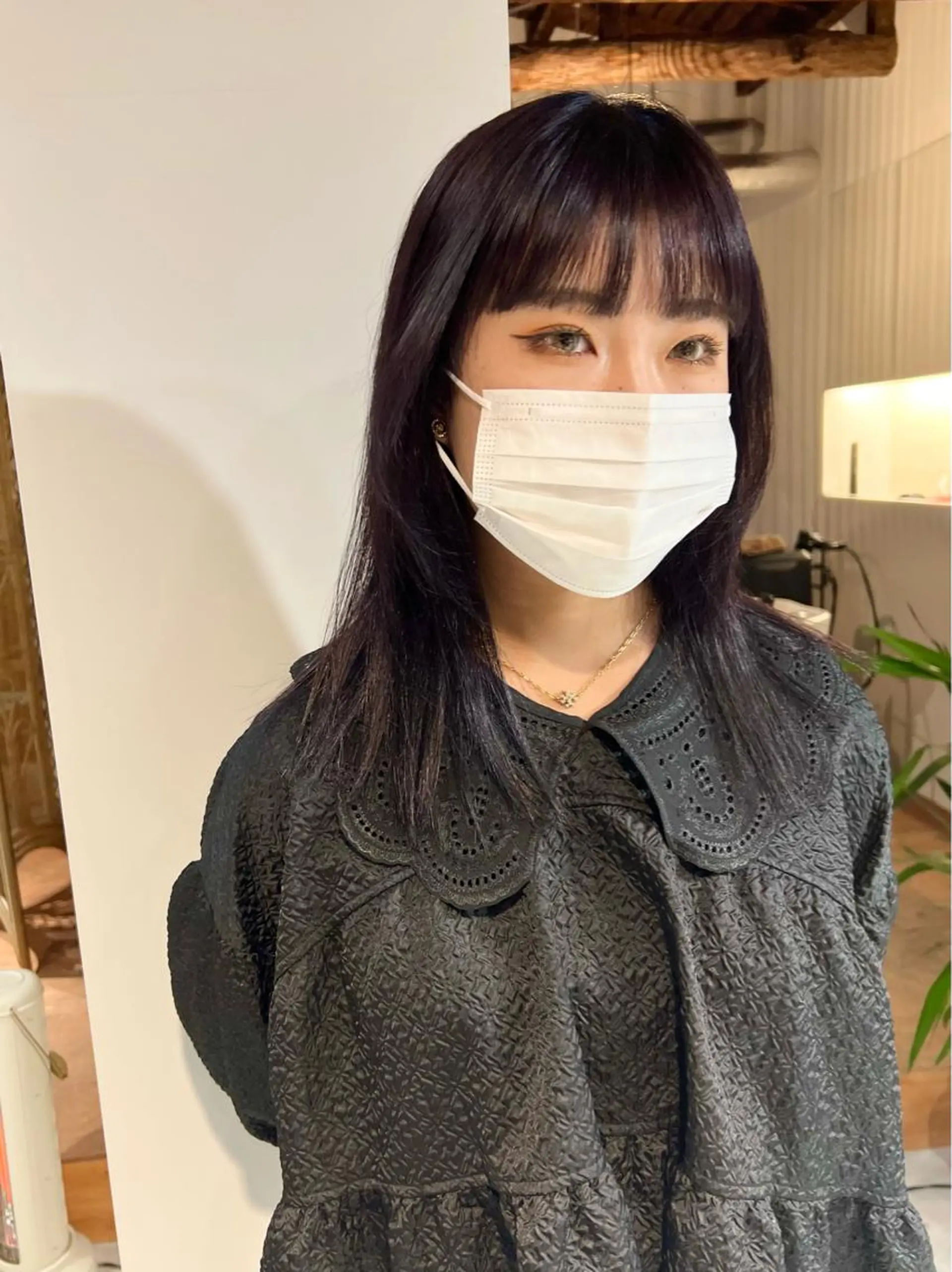 ミディアム カラー ブリーチ バイオレットカラー カット ヘアカラー io濱川 遥のヘアスタイル