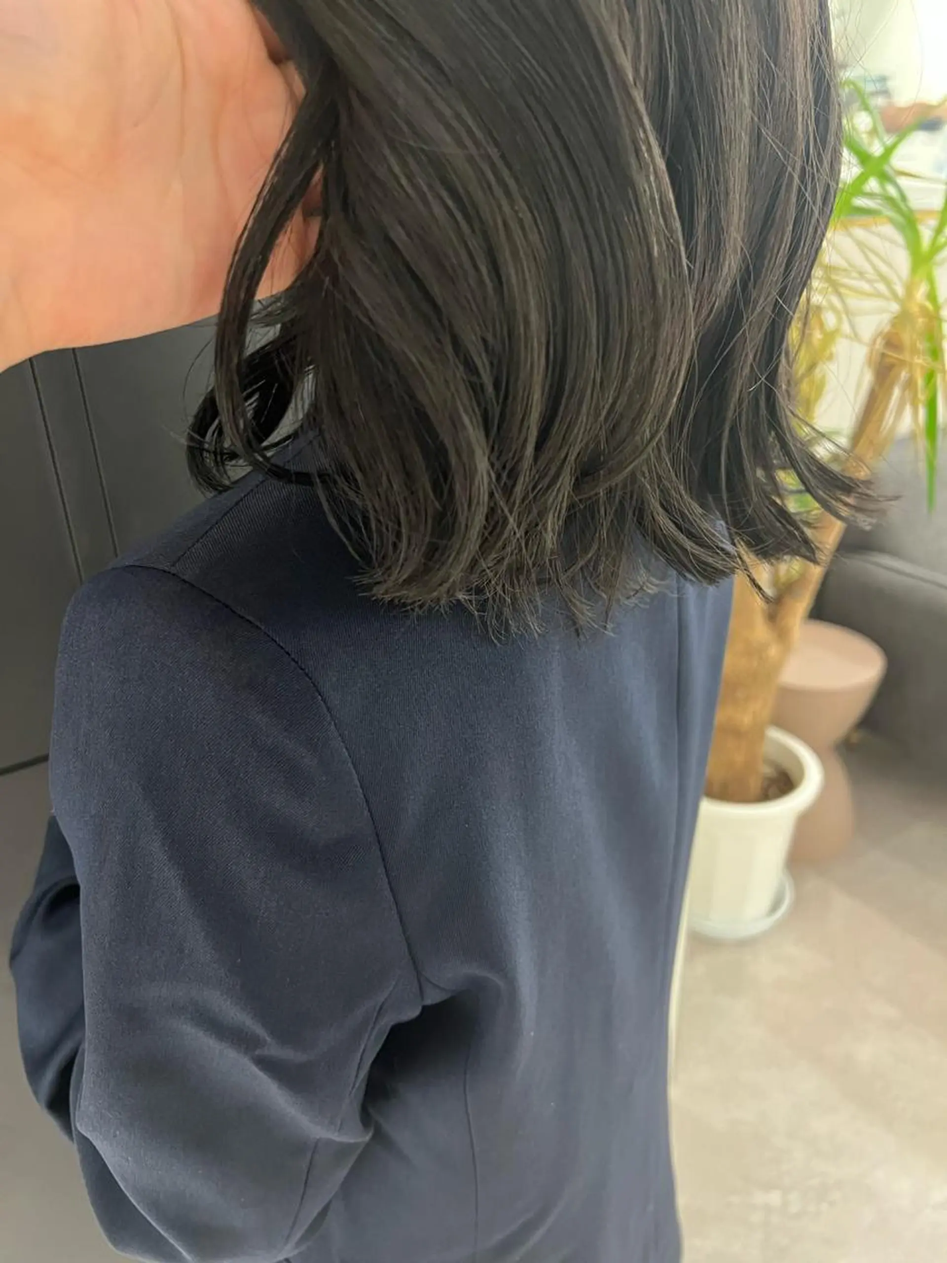 ミディアム カラー ダークグレー カット ヘアカラー トリートメント 暗髪カラー🫐パーマ おくだりんかのヘアスタイル