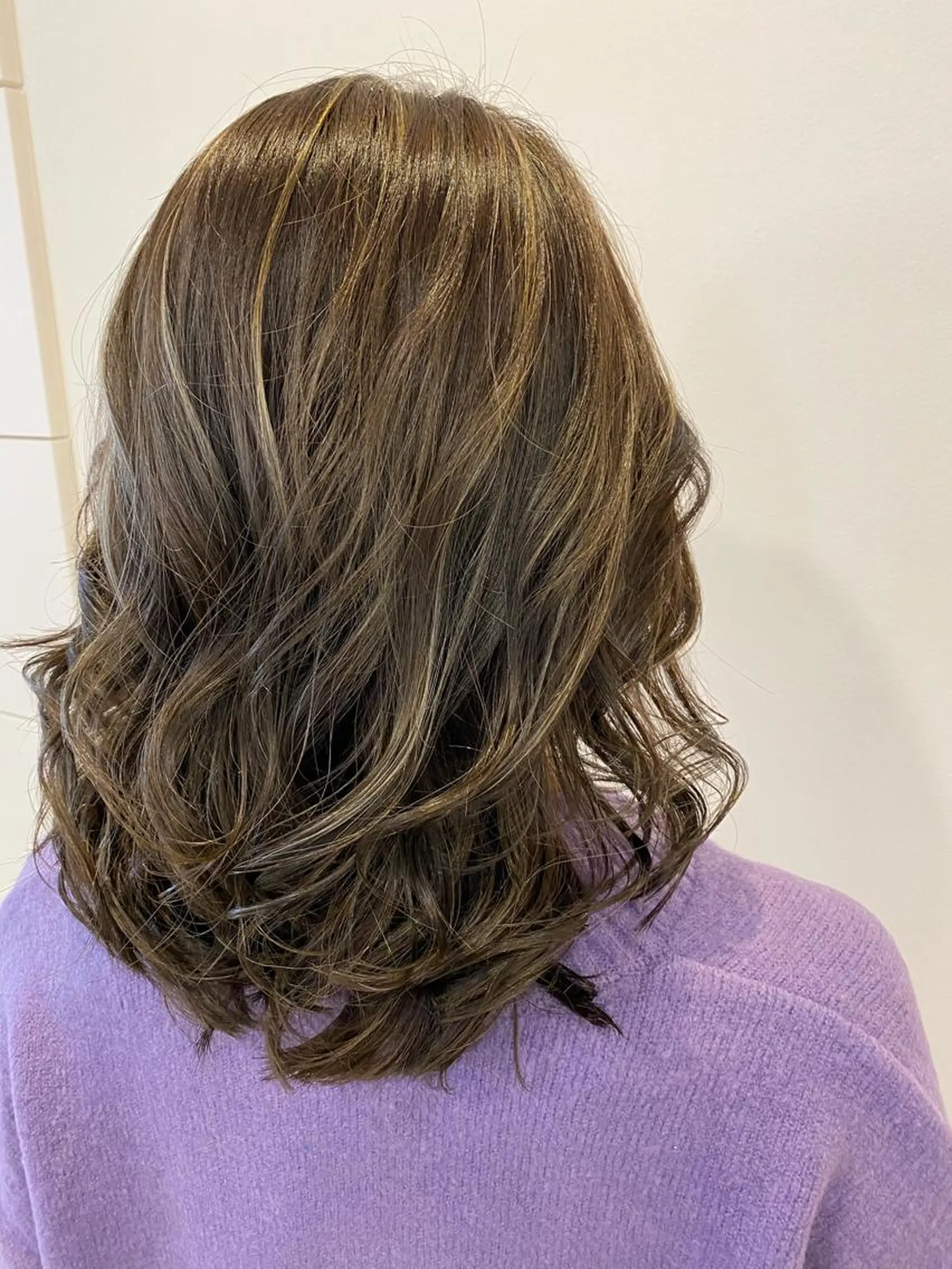 セミロング カラー ベージュカラー デザインカラー ハイライトカラー ハイライト 藤原 克宏のヘアスタイル