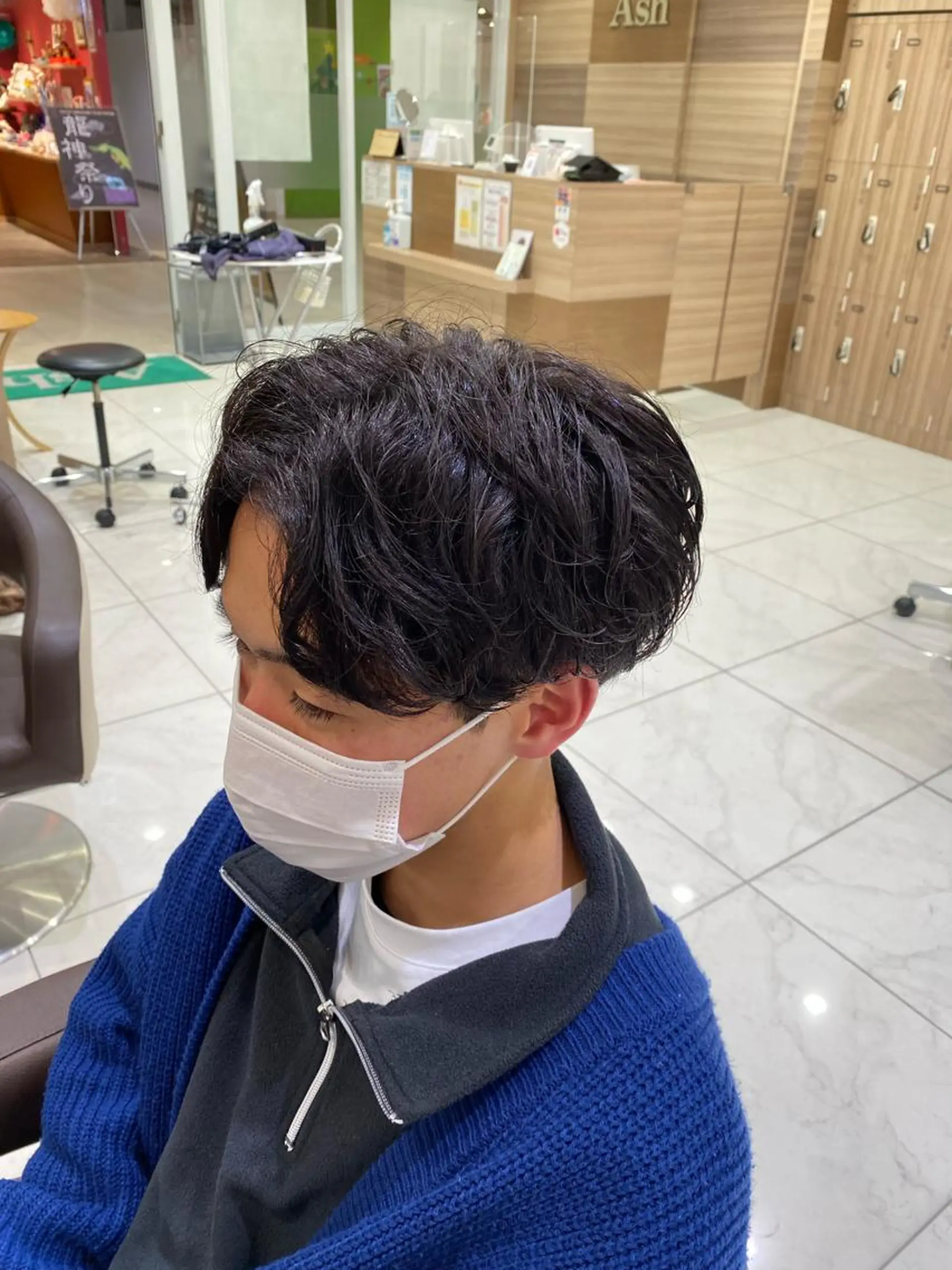 ショート パーマ メンズ センターパート メンズパーマ スパイラルパーマ カット パーマ 渡邉 理央のヘアスタイル