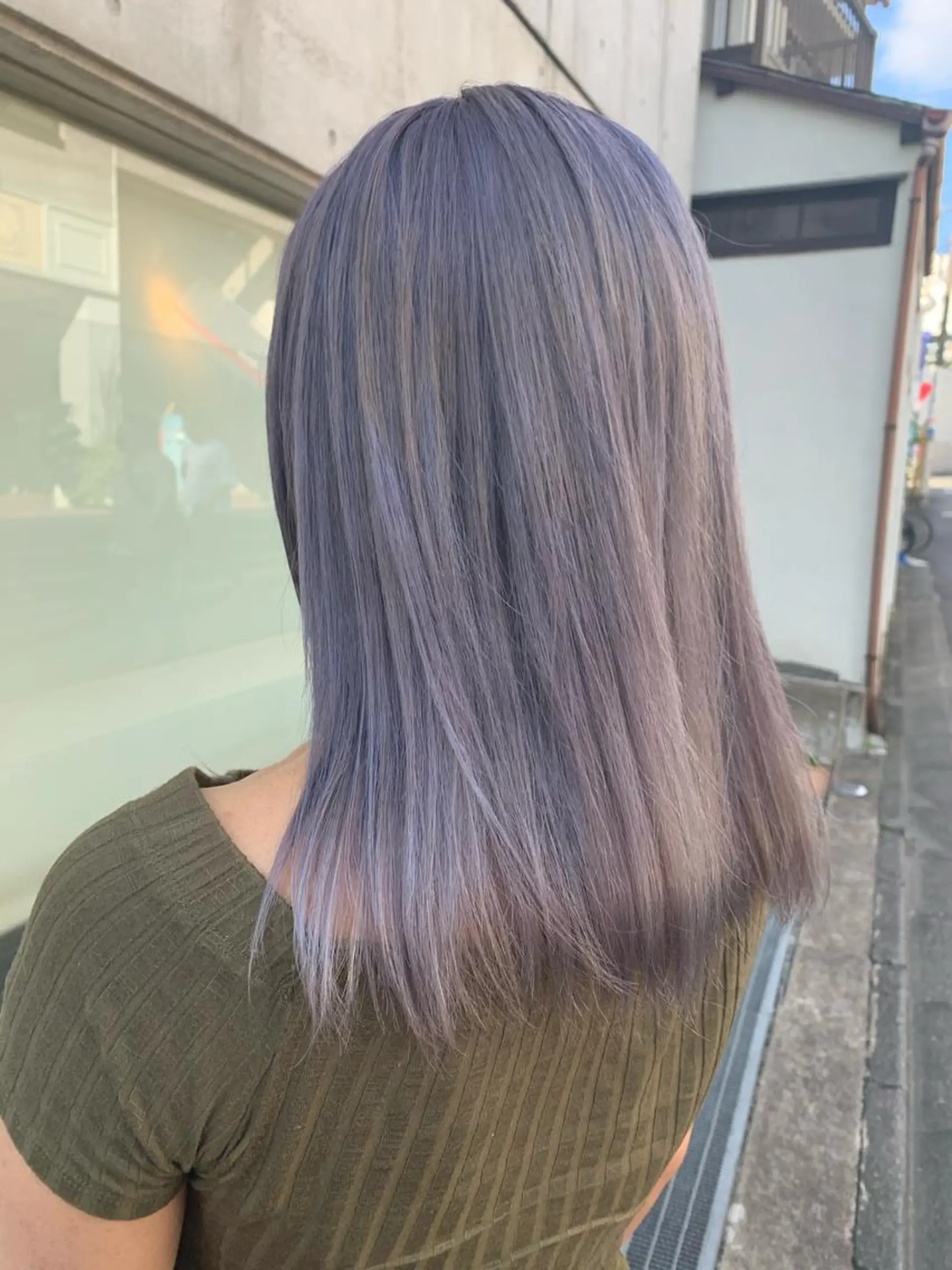 セミロング カラー SALOWIN新宿三丁目 Frente店所属・薄田 珠美のヘアスタイル