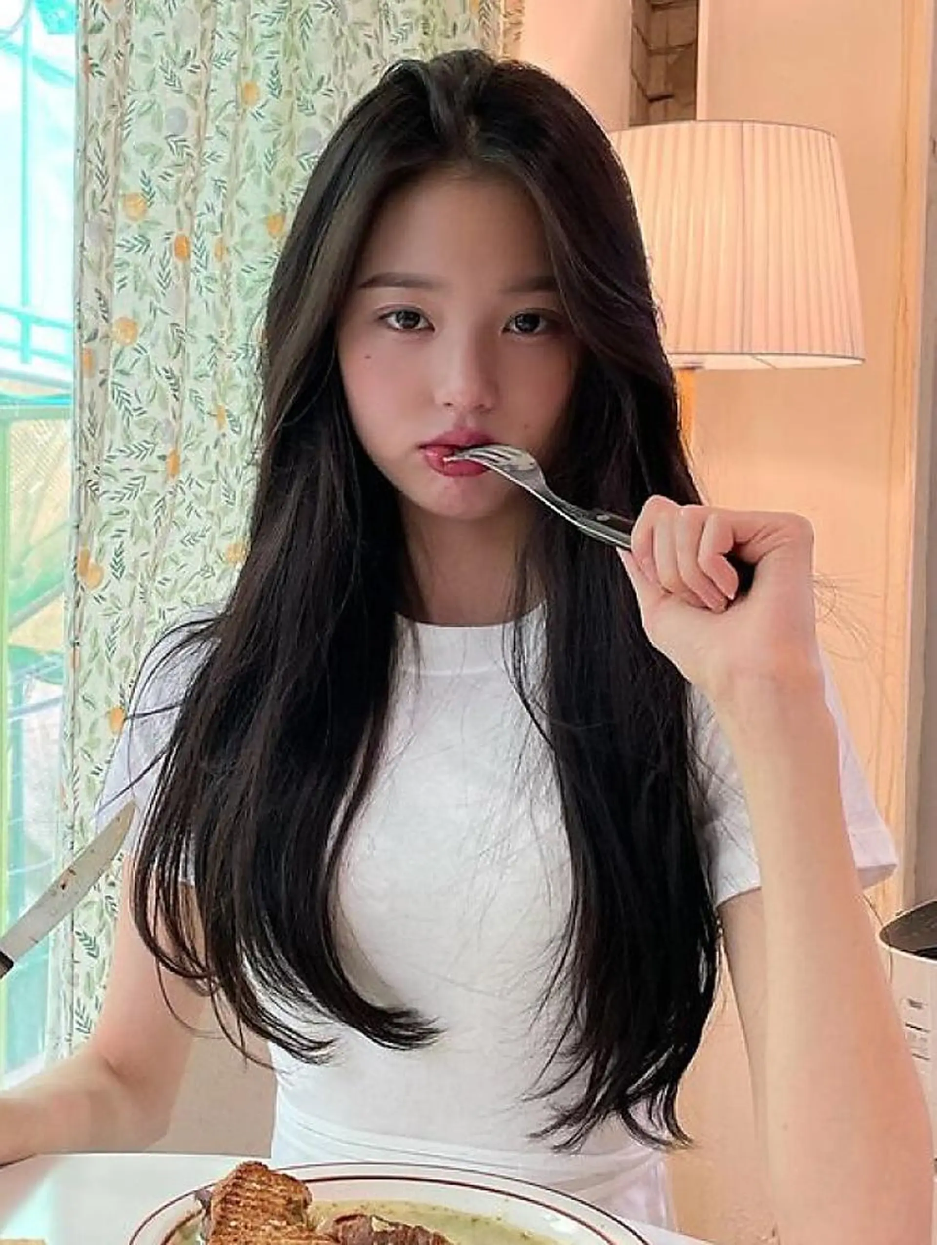 セミロング 韓国風ヘア レイヤーカット 韓国ヘア🩵 🩵BIZEのヘアスタイル