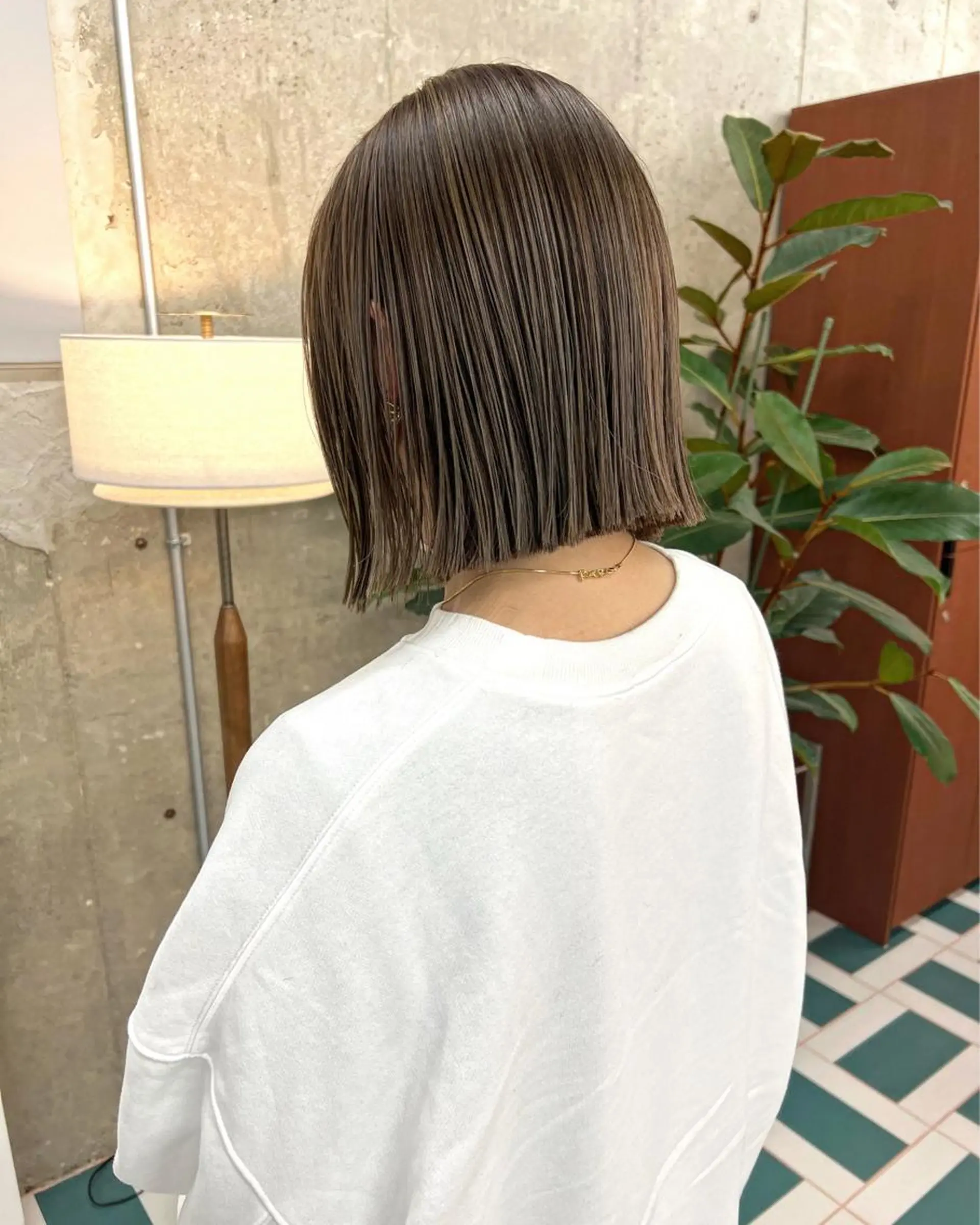 ミディアム カラー ベージュカラー 透明感カラー ハイライトカラー ハイライト カット ヘアカラー ハイライトカラー MINAMIのヘアスタイル