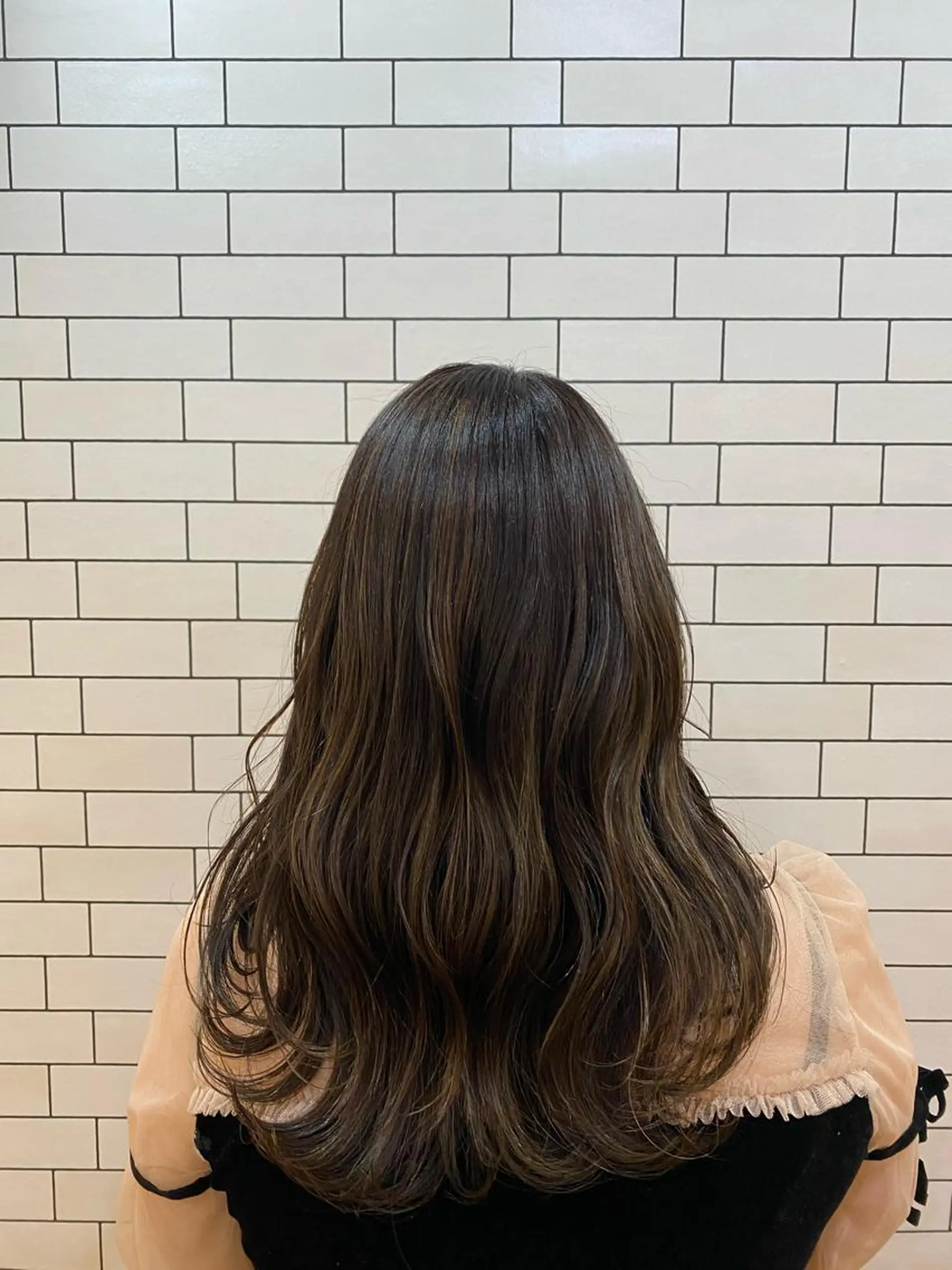 ロング カラー ハイライトカラー ハイライト カット ヘアカラー トリートメント オーストヘアージジ所属・TAI透明カラー 柔らかい縮毛矯正のヘアスタイル