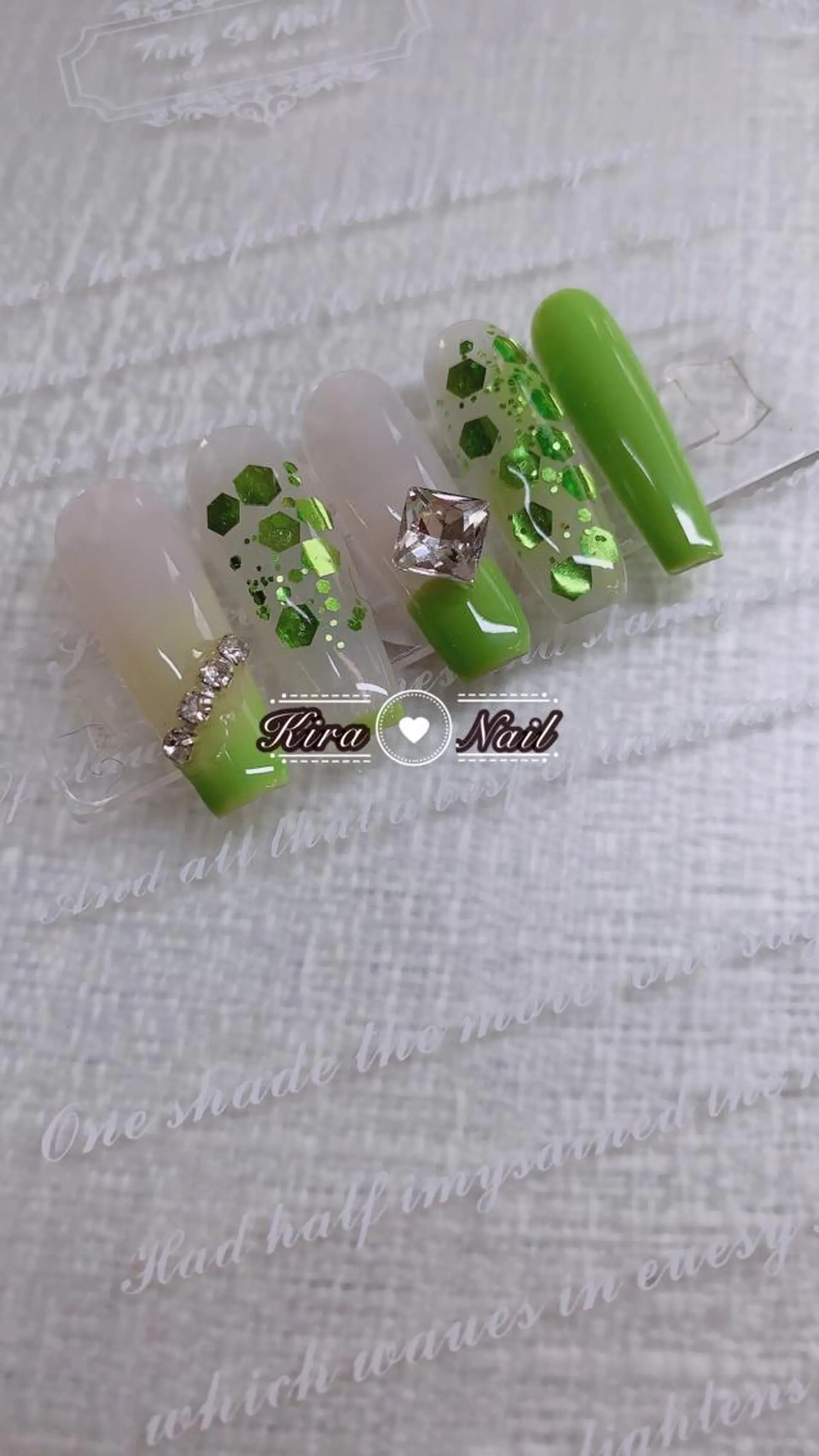 ネイル グリーン ラメ(グリッター) ハンドネイル Kira Nailのネイルデザイン