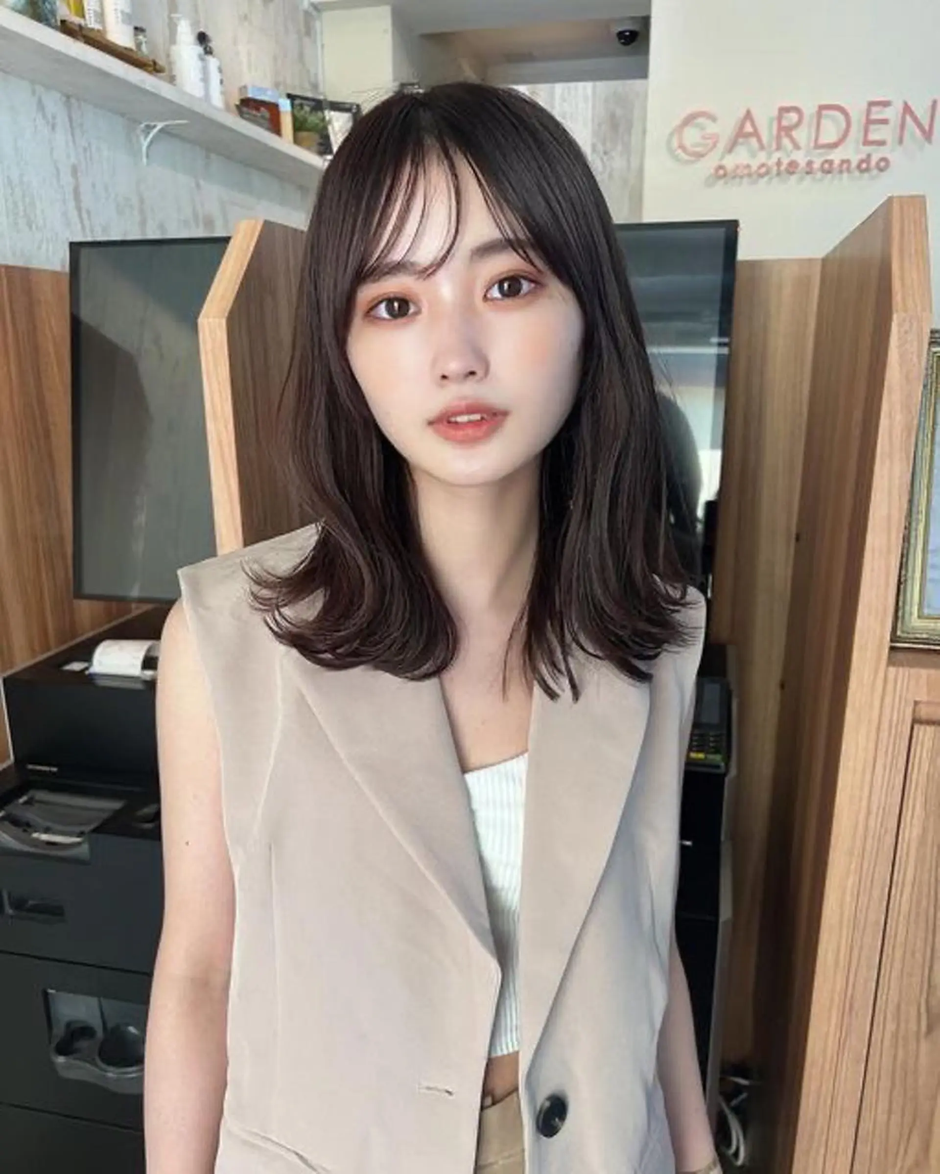 セミロング MITSUKI🤍 モテ髪×韓国レイヤーのヘアスタイル