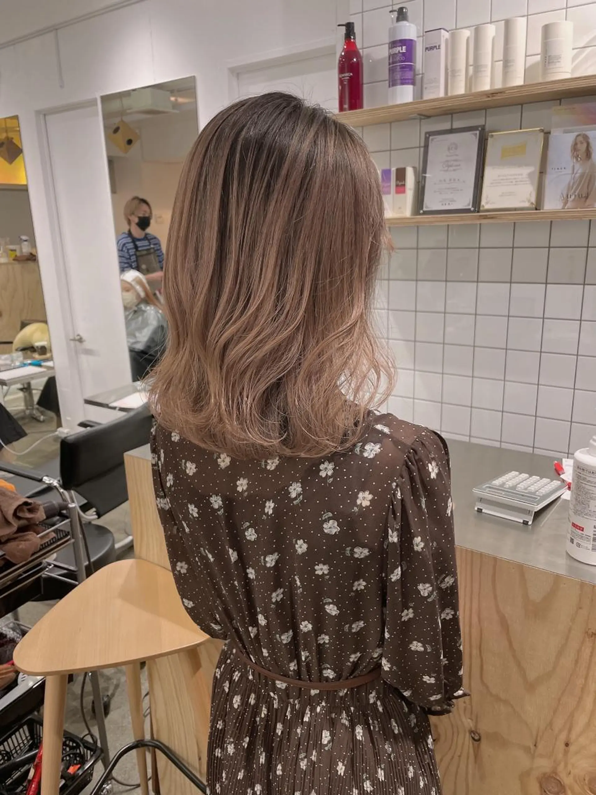 ミディアム カラー バレイヤージュ ベージュカラー ブリーチ ミルクティーベージュ レイヤーカット ヘアカラー 🪞♡韓国風スタイル MISATO🪞♡のヘアスタイル