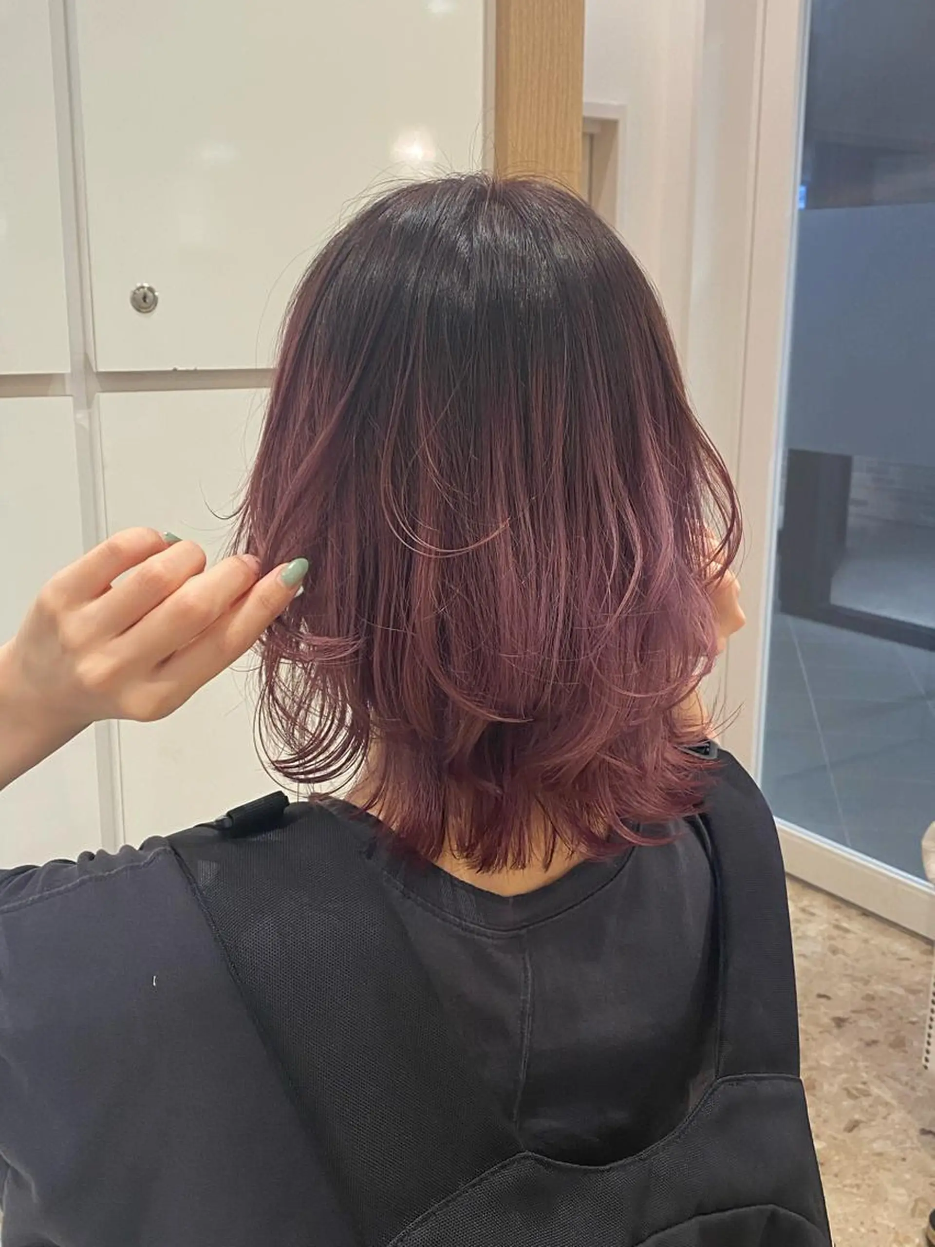 ミディアム カラー パーマ ヘアアレンジ 切りっぱなしボブ ベージュカラー ハイトーンカラー インナーカラー ピンクカラー 🌿ブリーチ/ミディ アム/🌿‬JINのヘアスタイル