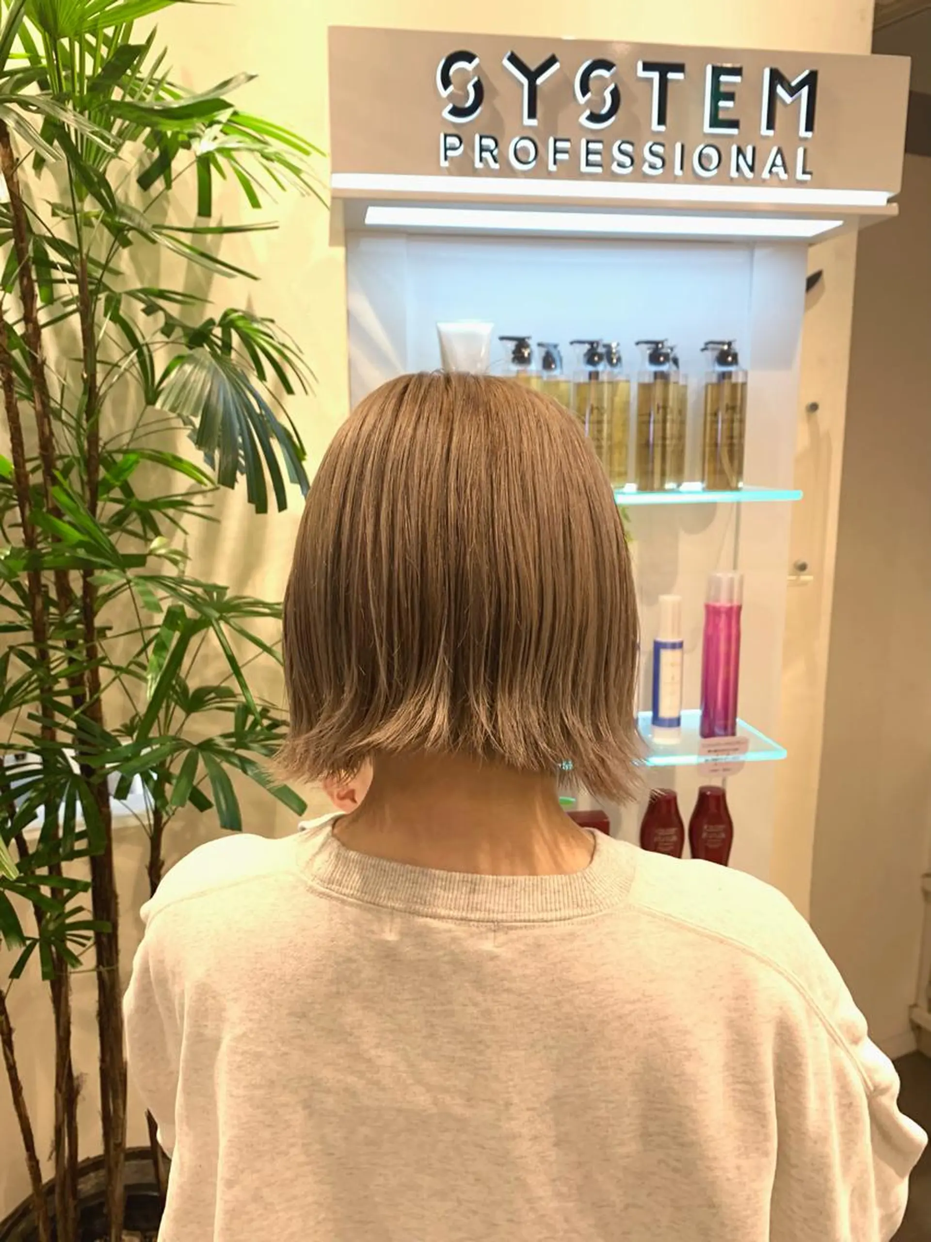 ショート カラー ヘアアレンジ ショートボブ ベージュカラー デザインカラー グレージュ ハイトーンカラー 店長/髪質改善/ ショート/松若　優のヘアスタイル