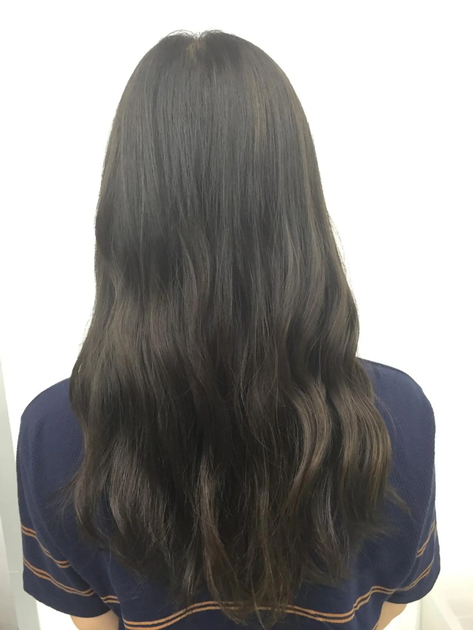 ロング カラー グレージュ 岩崎 裕司のヘアスタイル