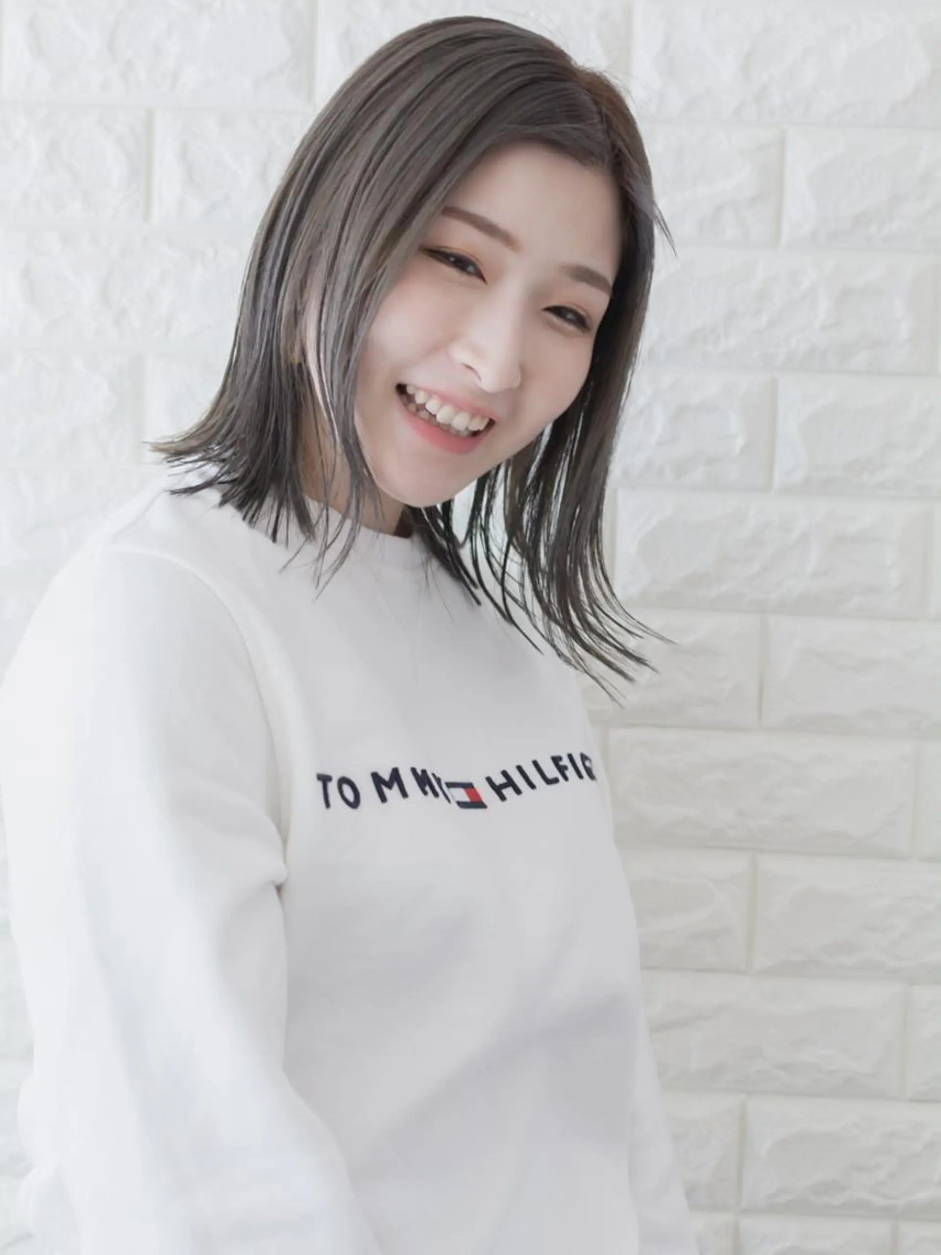 ミディアム カラー 切りっぱなしボブ ショートボブ ベージュカラー ブルーカラー ブルージュ 撮影モデル 斉藤 正敏のその他イメージ