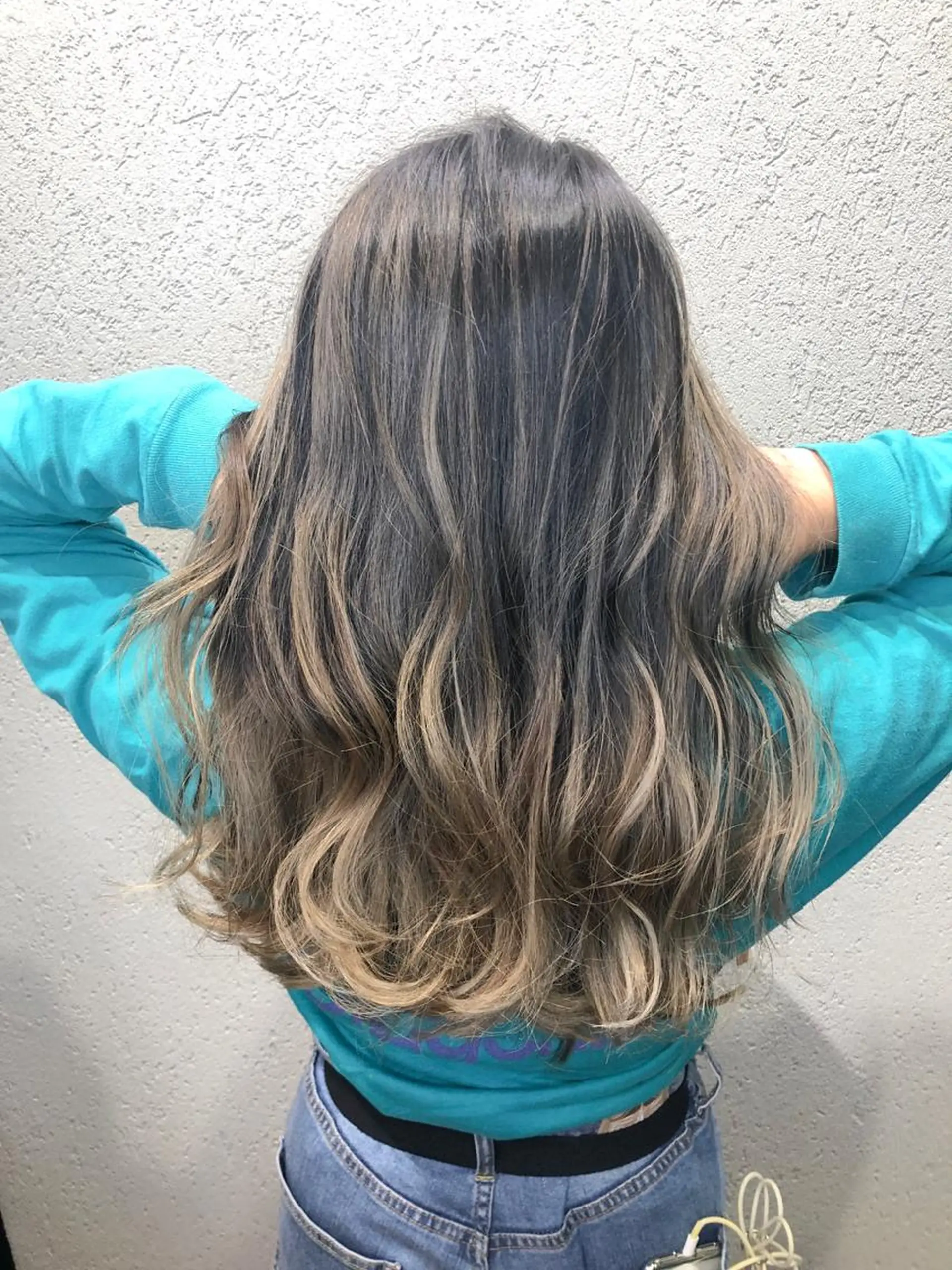 ロング ハイライト a .のヘアスタイル