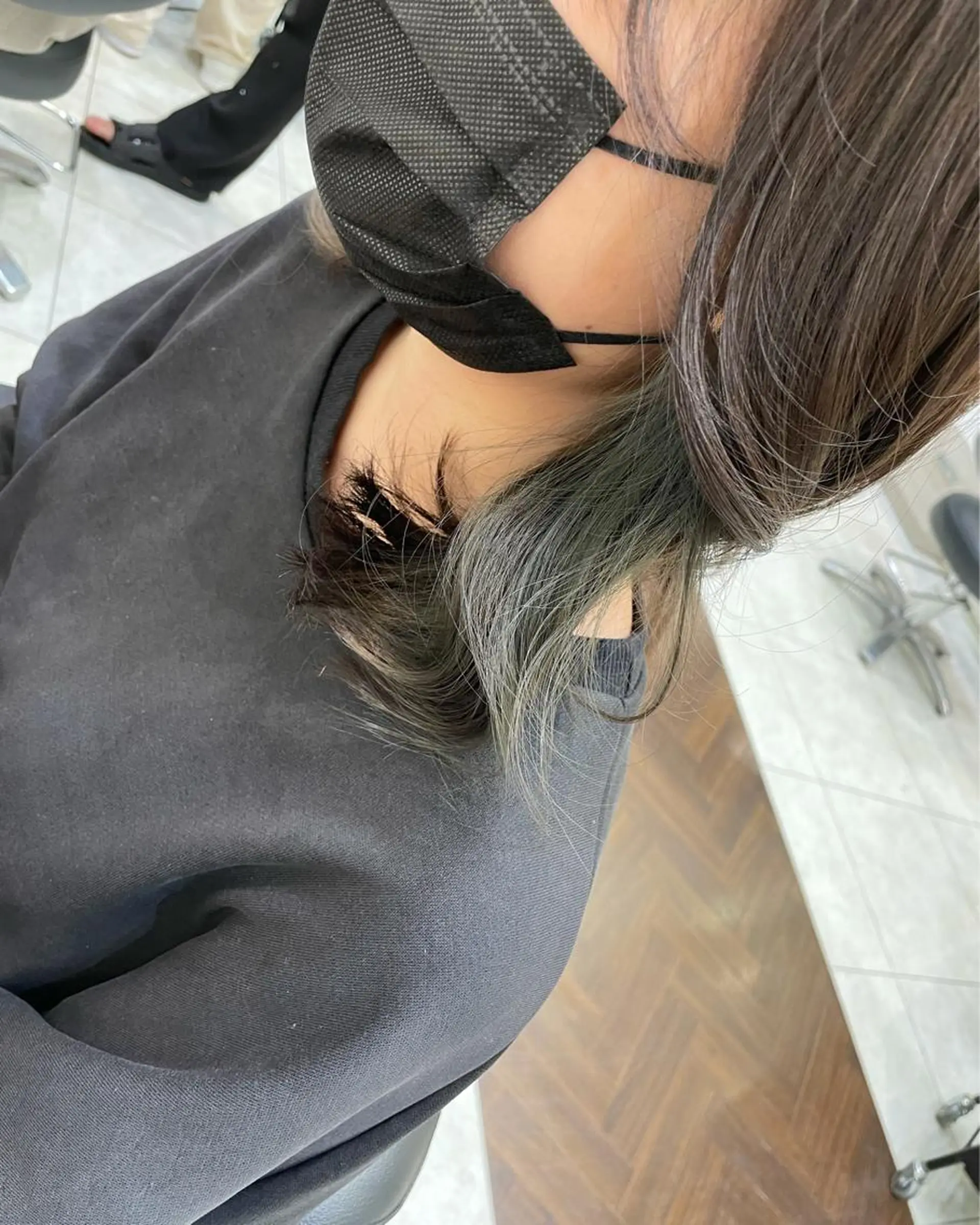 セミロング ヘアカラー 岸 保奈美のヘアスタイル