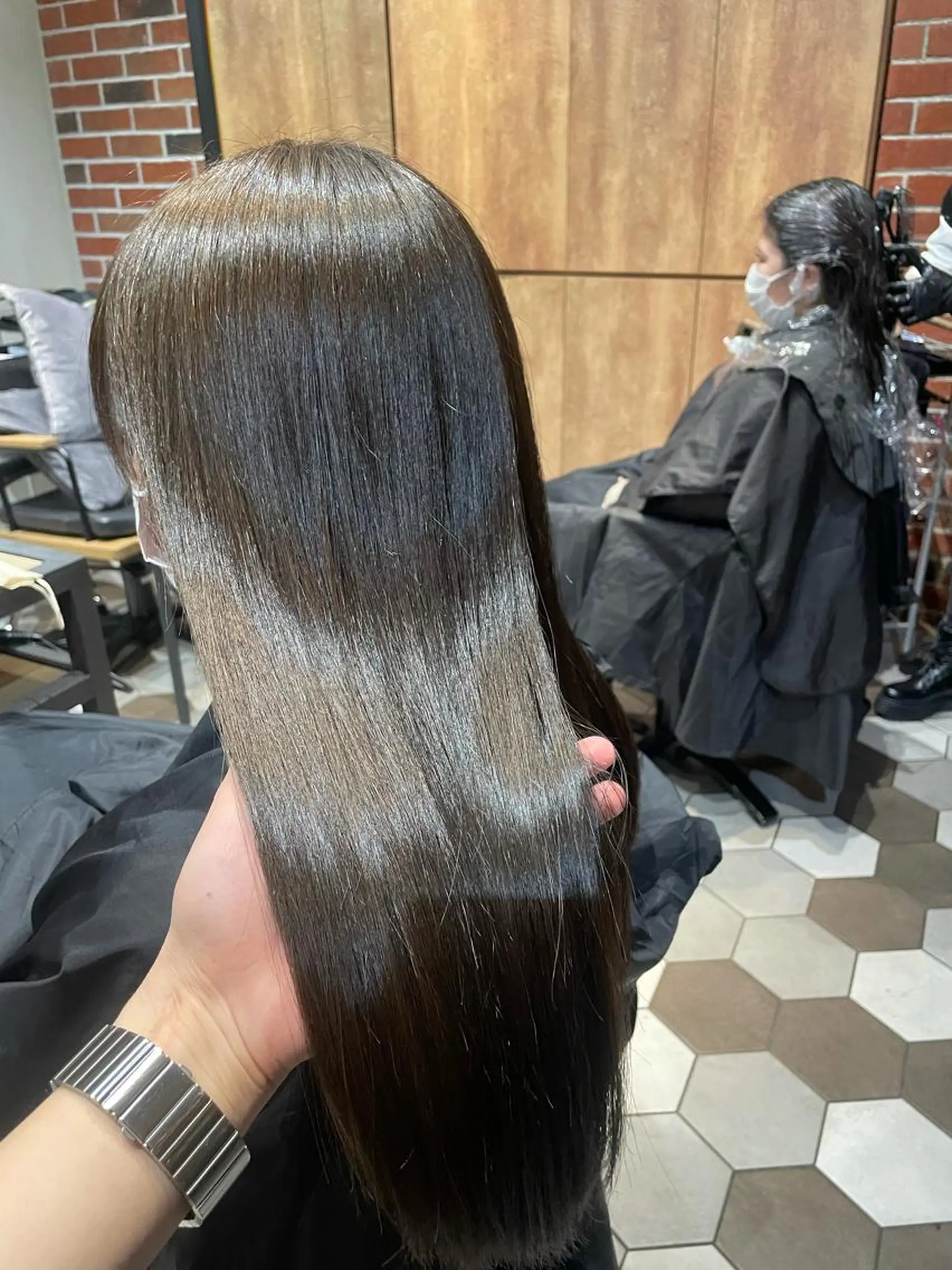 ロング カット ヘアカラー 縮毛矯正 トリートメント 髪質改善、縮毛矯正 酸性縮毛矯正のヘアスタイル