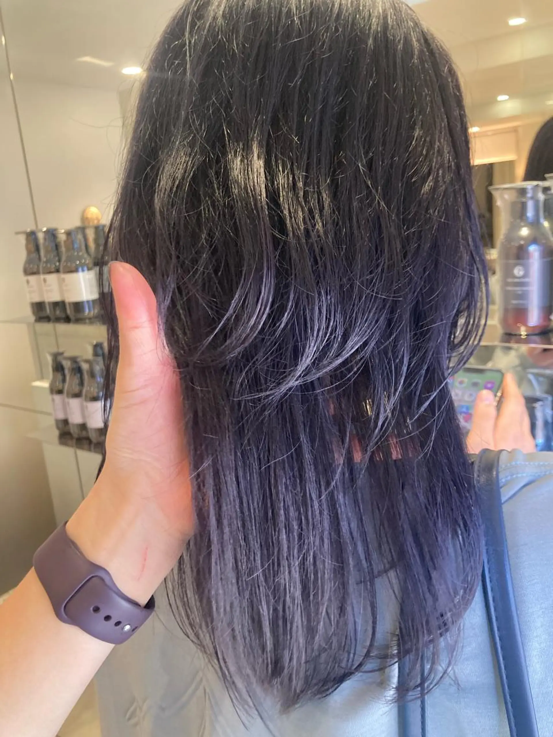 ロング カラー ヘアアレンジ ブリーチ ラベンダーカラー ラベンダーグレー 学生 ヘアカラー トリートメント ヘッドスパ ヘアセット 垢抜け韓国風ヘア カラーMIKUのヘアスタイル