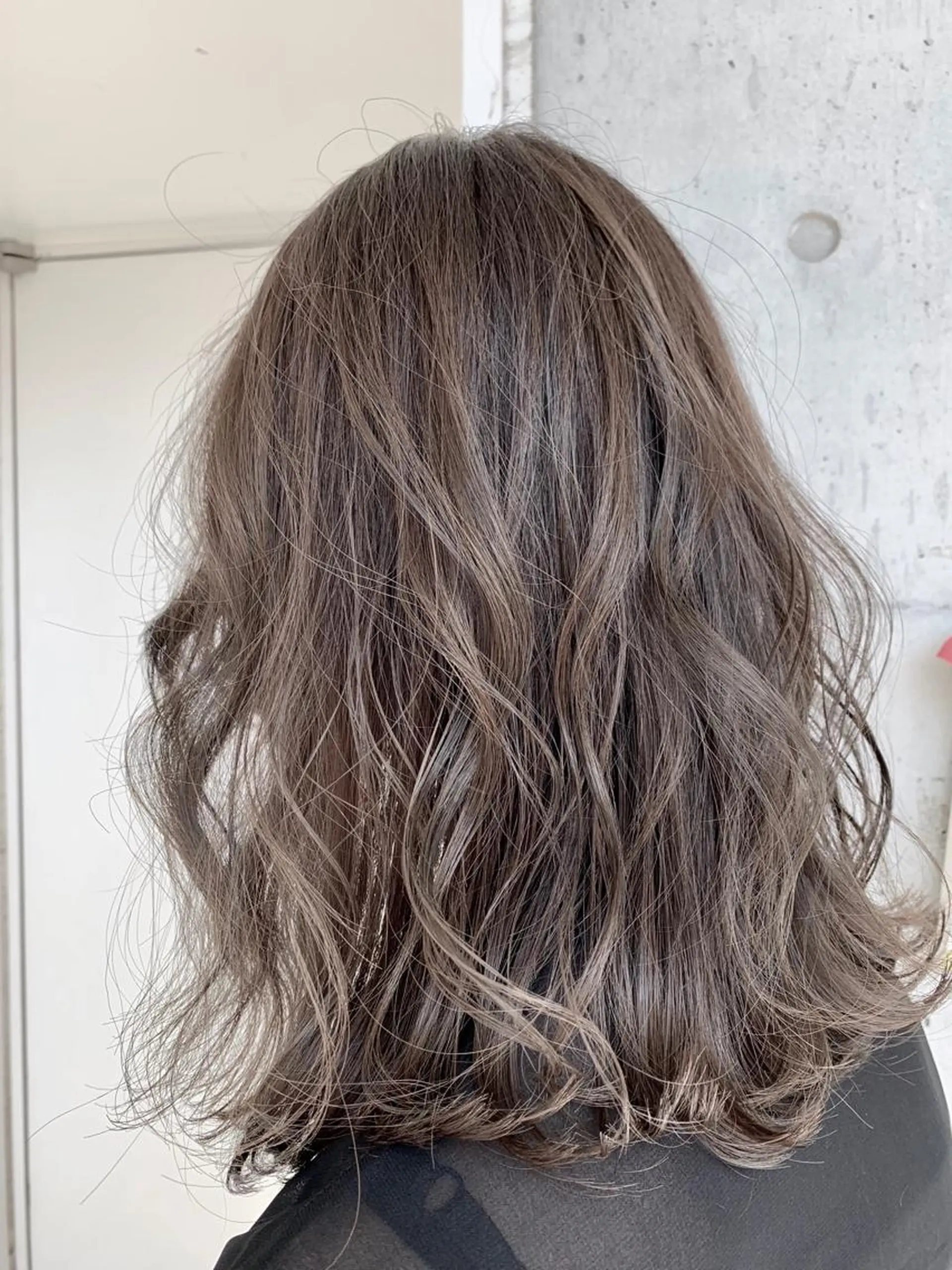 ミディアム カラー パーマ グレージュ カット ヘアカラー トリートメント Lien🌿Top Stylist沖田のヘアスタイル