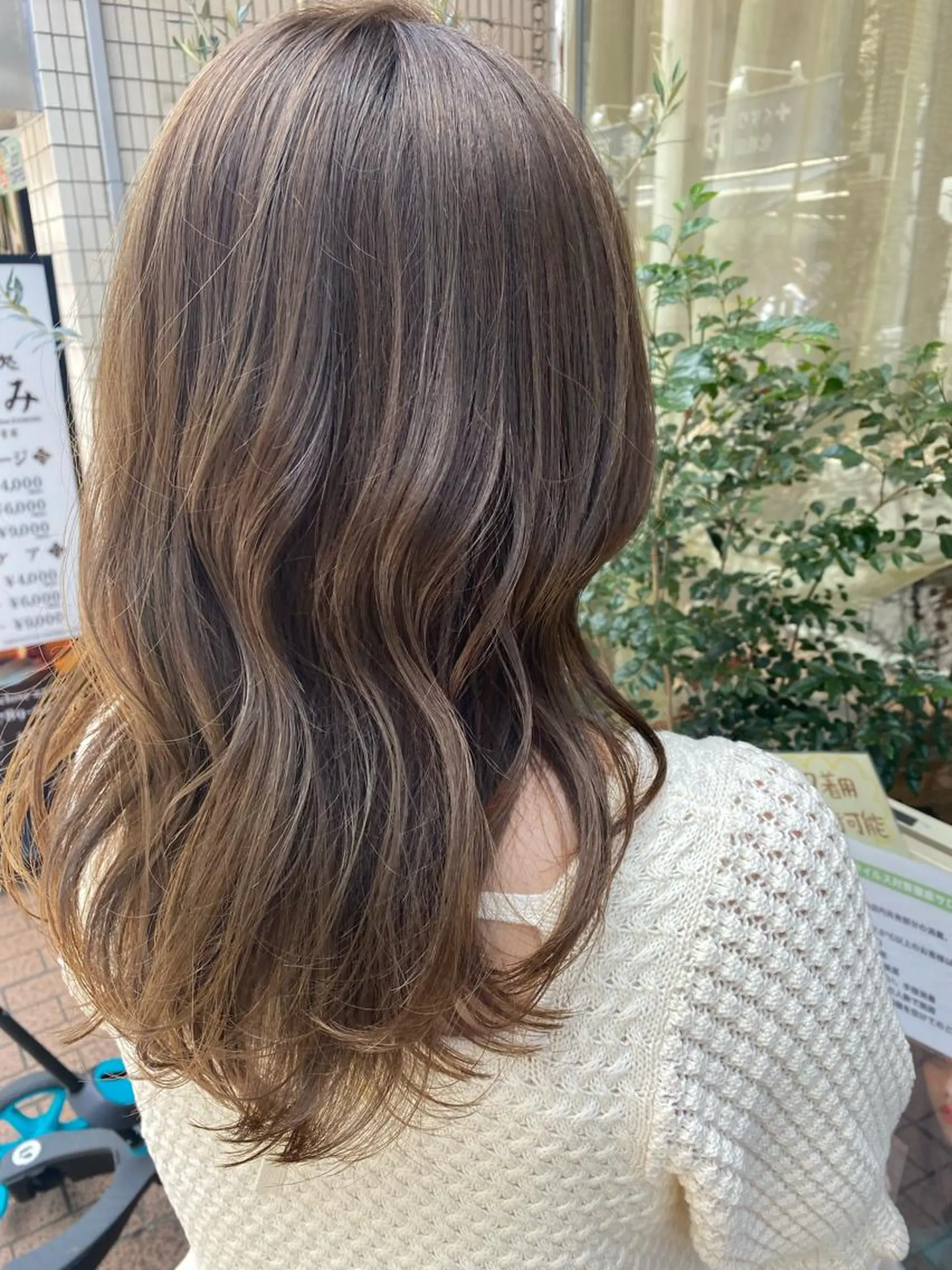 セミロング カラー カット ヘアカラー トリートメント 宮内 真乃のヘアスタイル