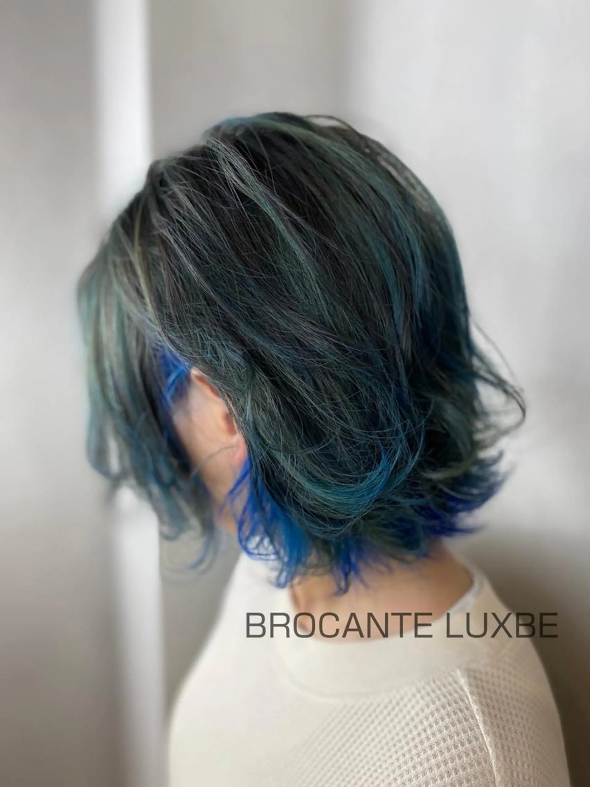 ミディアム カラー バレイヤージュ ブルーカラー インナーカラー レイヤーカット カット ヘアカラー BROCANTE✂︎ karasawa.nのヘアスタイル