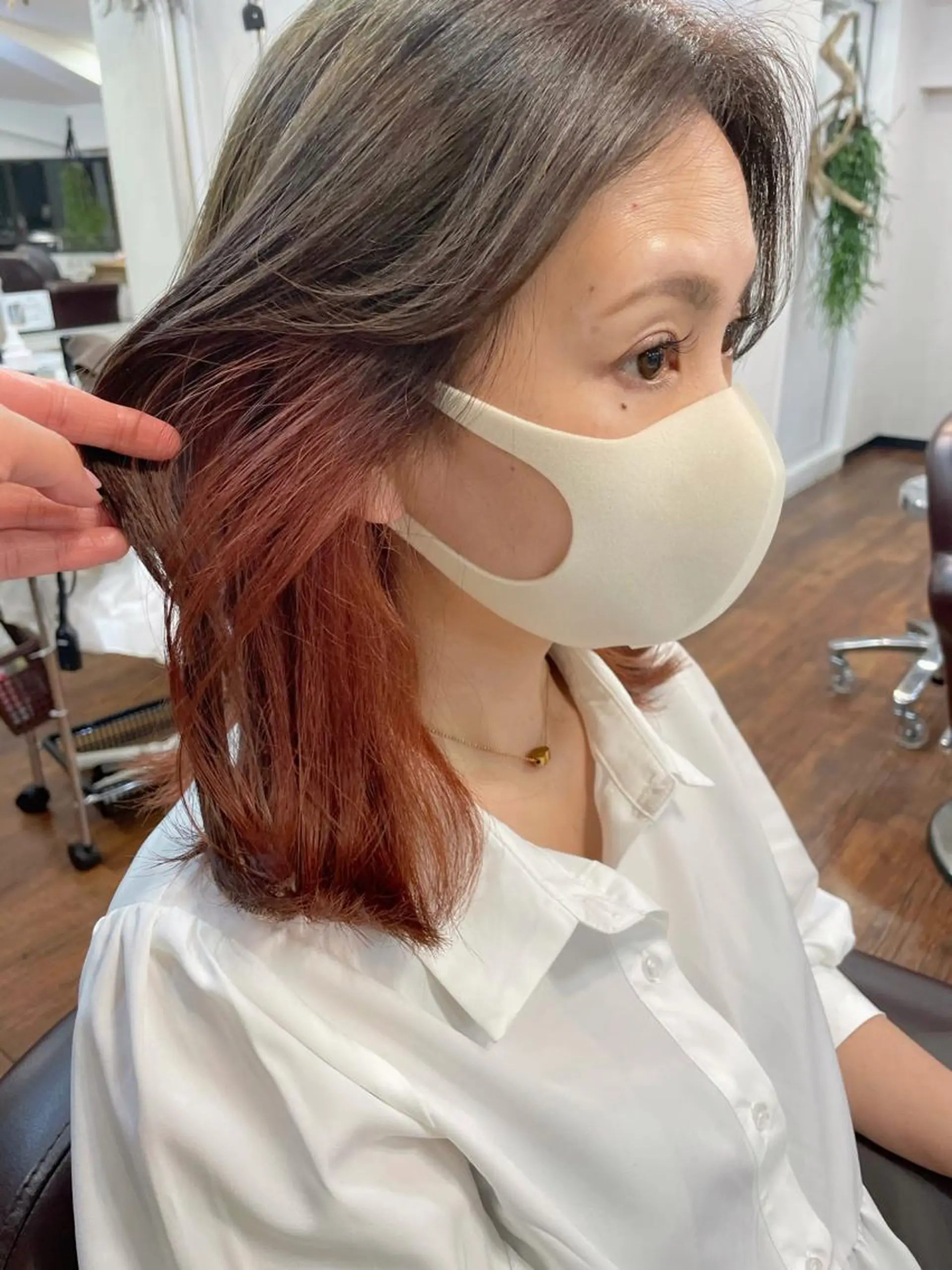 ミディアム レイヤーカット、 大人可愛い　中村美羅のヘアスタイル