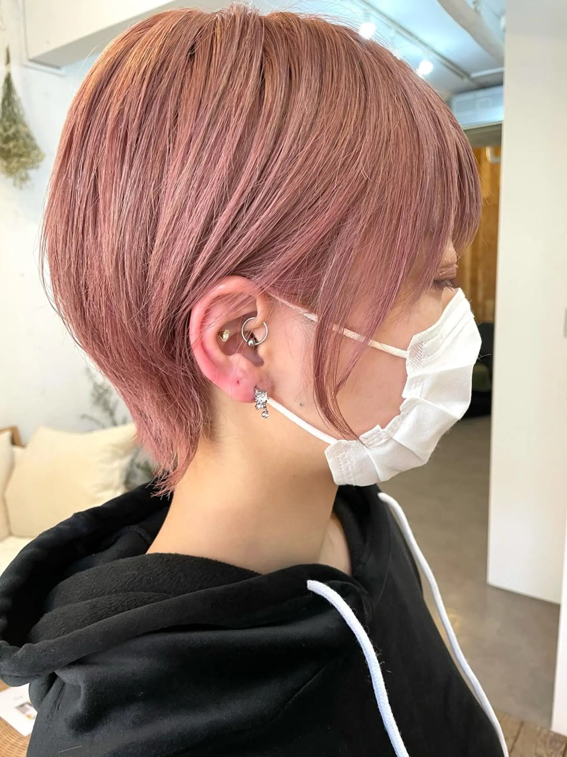 ショート カラー ピンクカラー ショートヘア ヘアカラー トリートメント chama レイヤーカットのヘアスタイル