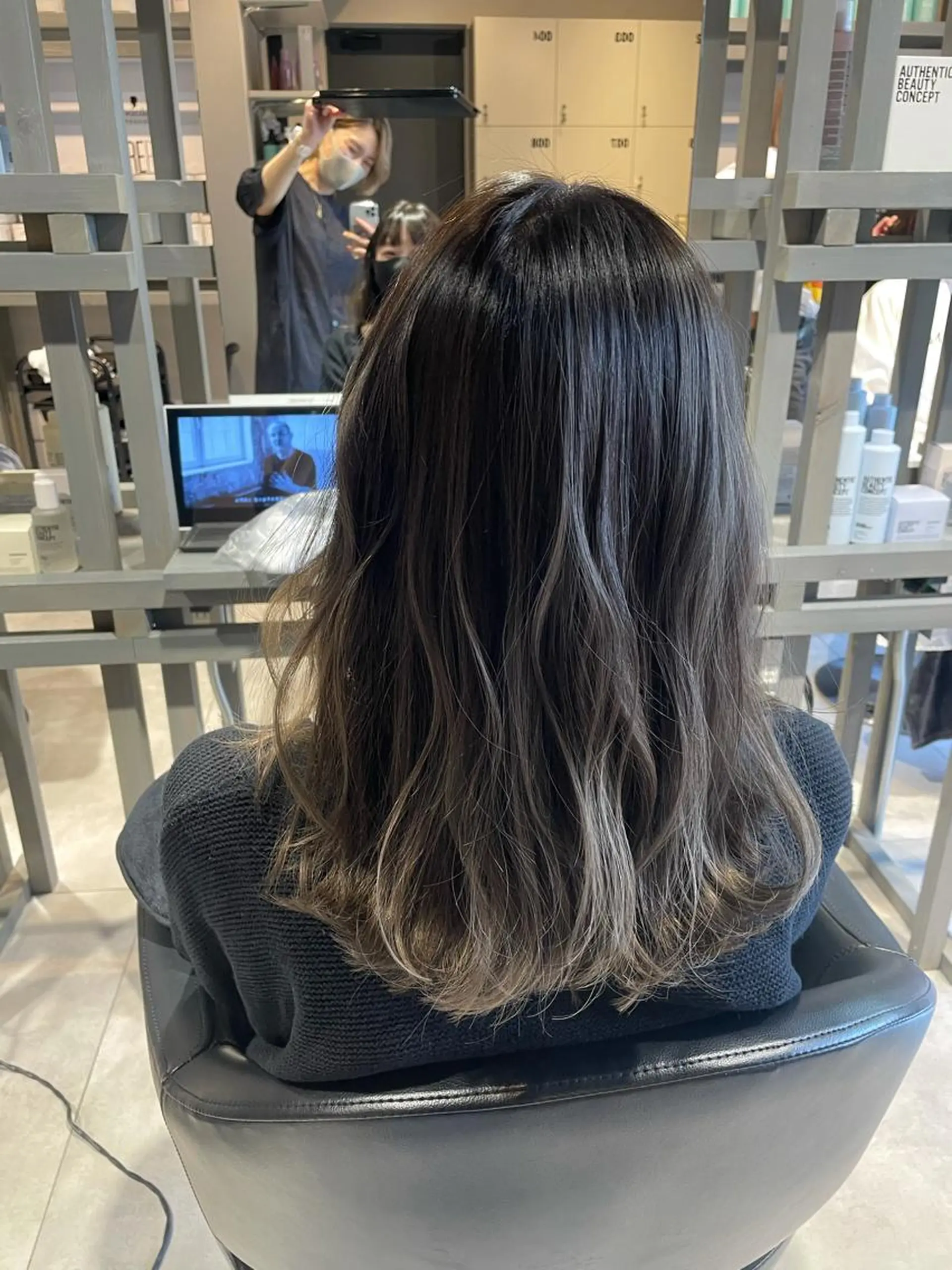 ミディアム カラー バレイヤージュ レイヤーカット ヘアカラー トリートメント ブリーチ👩‍🦳/ ‪✂︎MANAMIのヘアスタイル