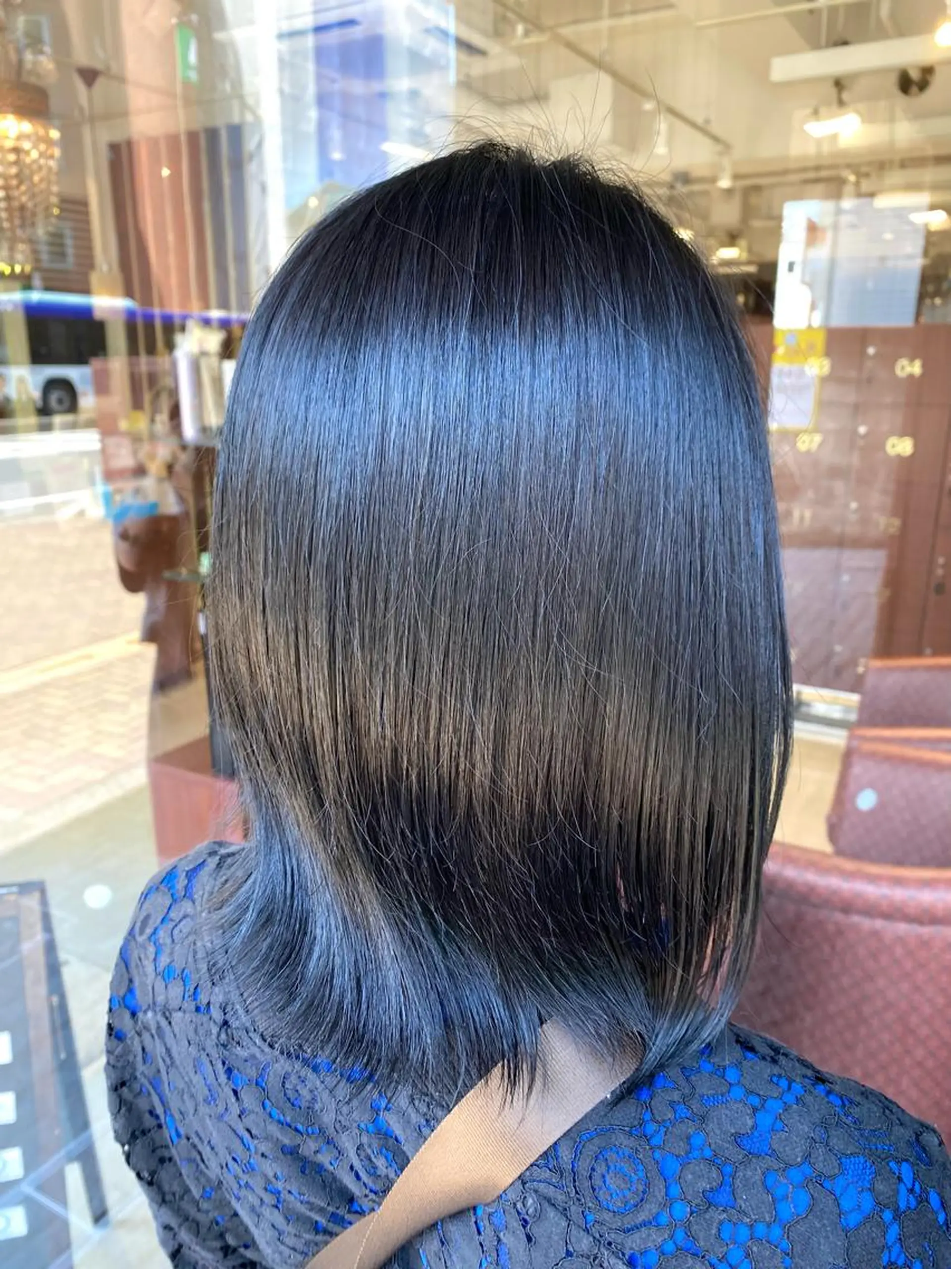 ミディアム カラー アッシュ 黒髪 ブルーカラー ブルーブラック ブルージュ ヘアカラー 暖水 まりあのヘアスタイル