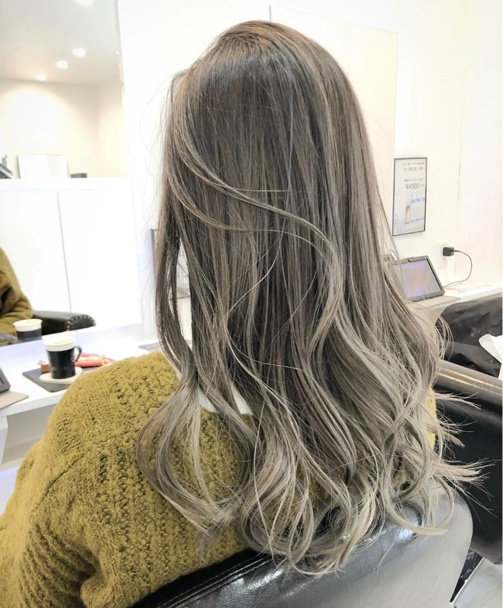 ロング レイヤーカット カット ヘアカラー Ready所属・UEKAJI Noriのヘアスタイル