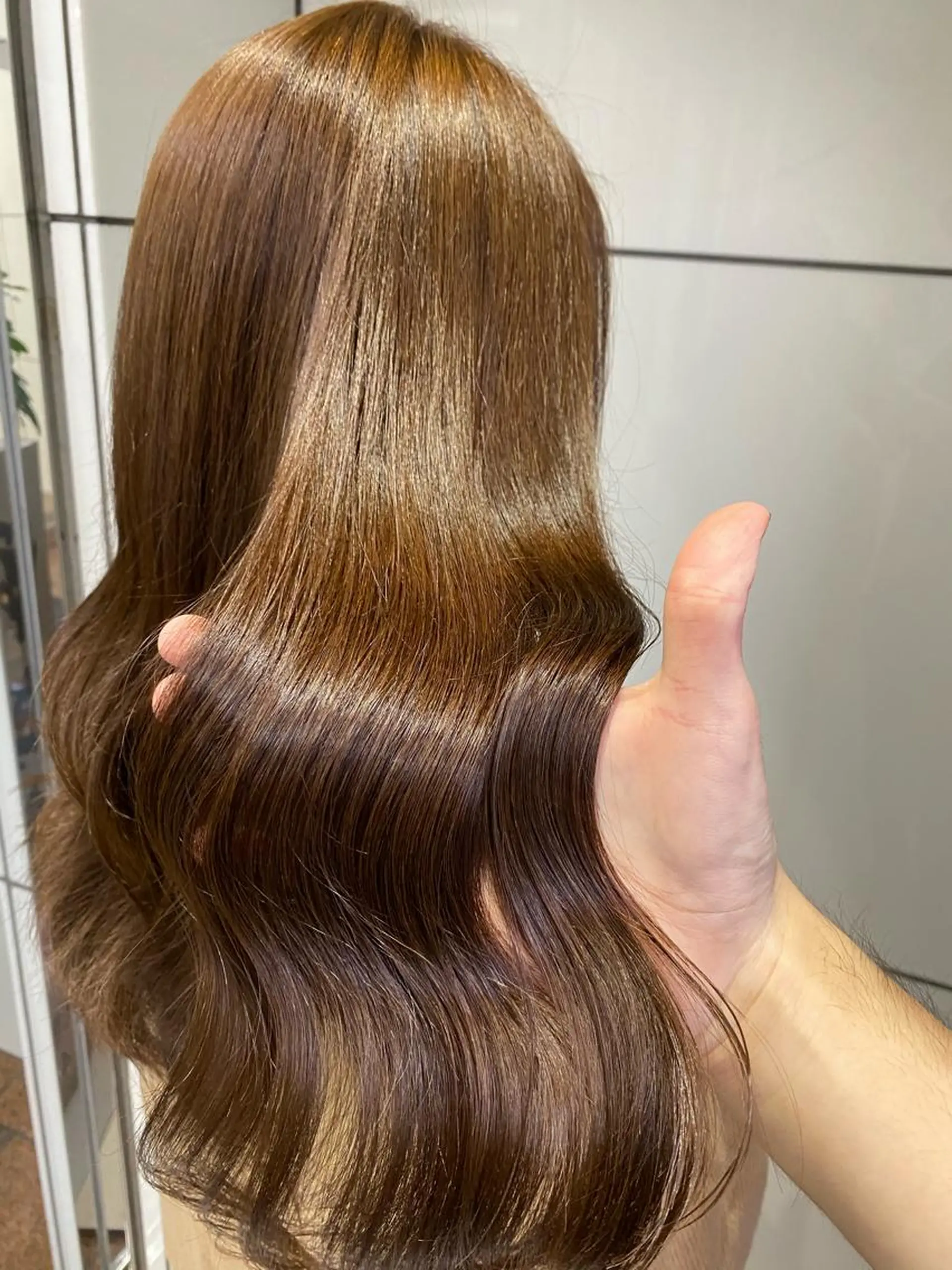 セミロング カラー 岩崎 昭憲のヘアスタイル