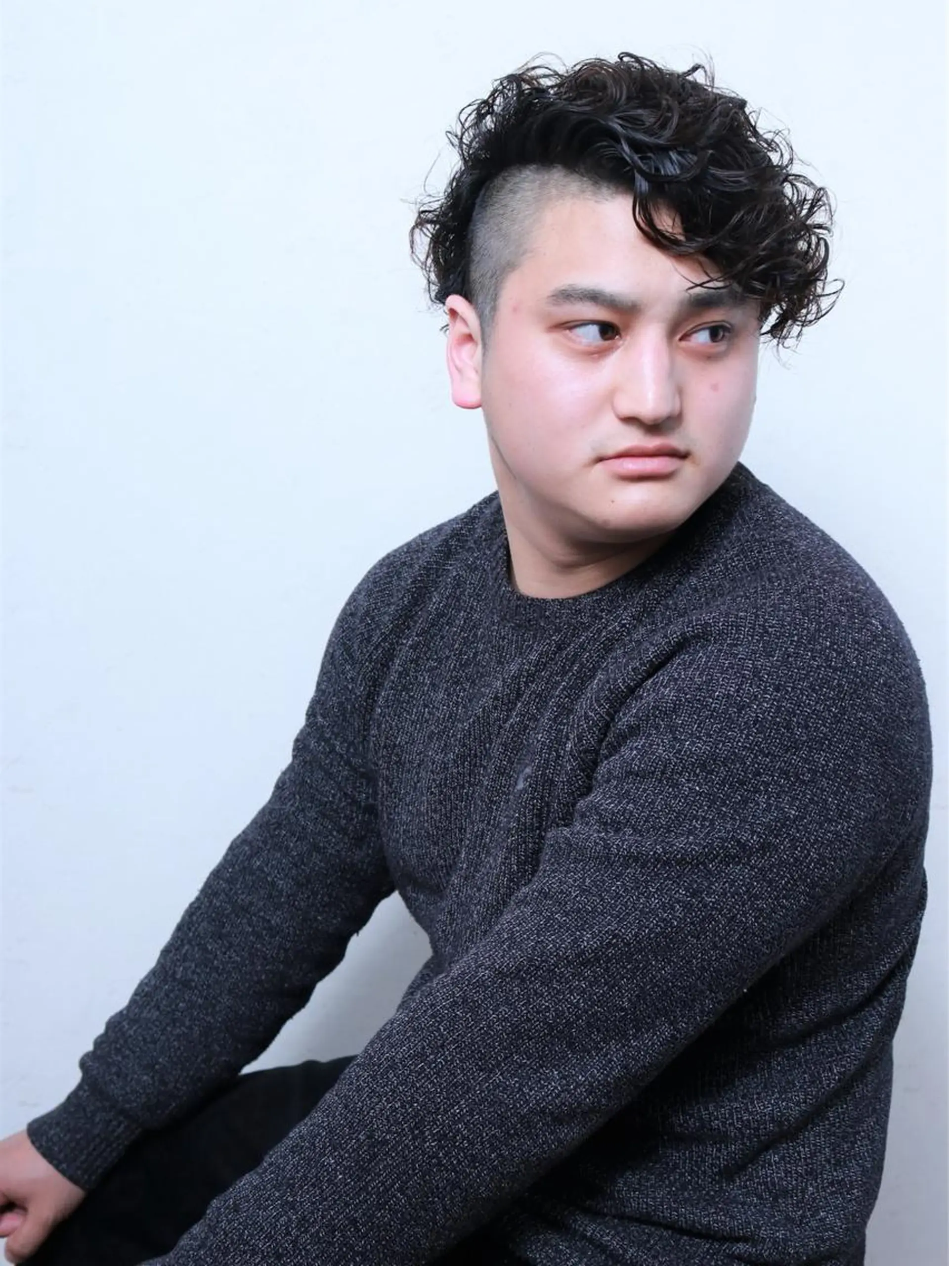 メンズ メンズバレイヤージュ メンズブリーチ センターパート フェードカット メンズハイライト エリアNo.1人気✨ ブリッツレボルト☘️のヘアスタイル