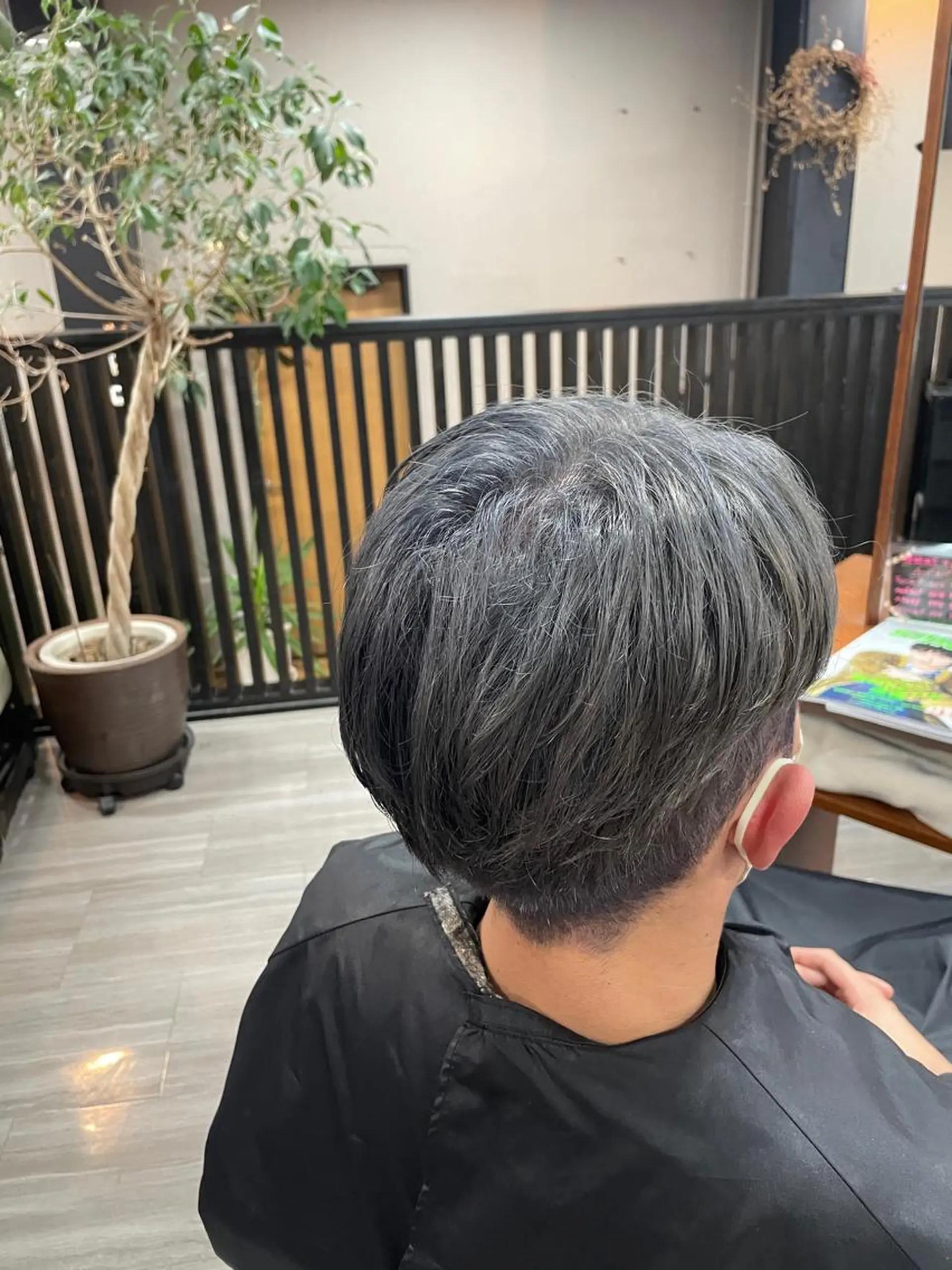 ショート カラー メンズ メンズブリーチ ブリーチ シルバー alu所属・マキノ キョウカのヘアスタイル
