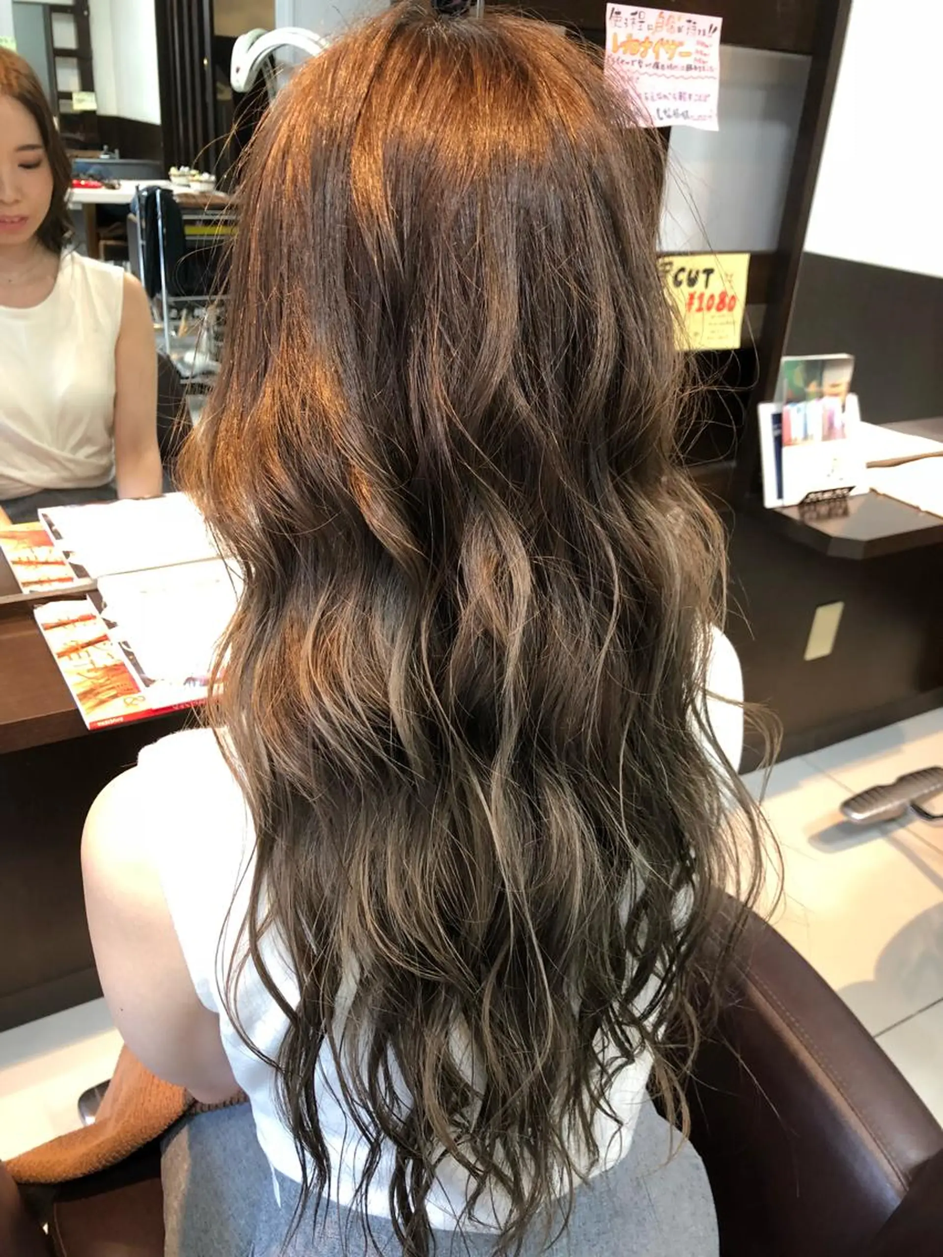 ロング カラー グラデーションカラー シルバー adept北千住店所属・✨髪質改善&ボブ✨ 近藤 凌のヘアスタイル