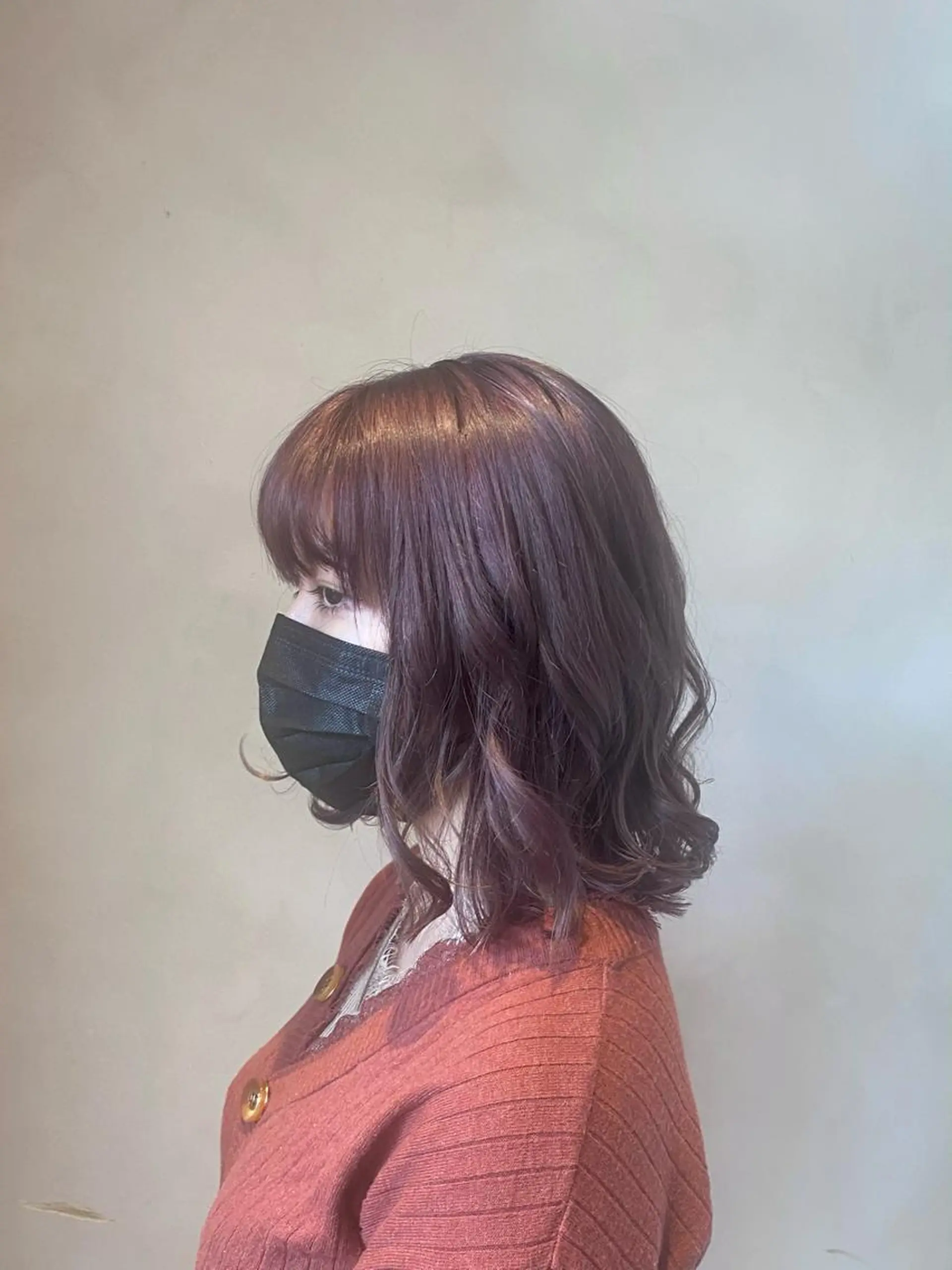ミディアム パープルカラー motel所属・モデルや芸能人も通う ✨マンツーマンサロンのヘアスタイル