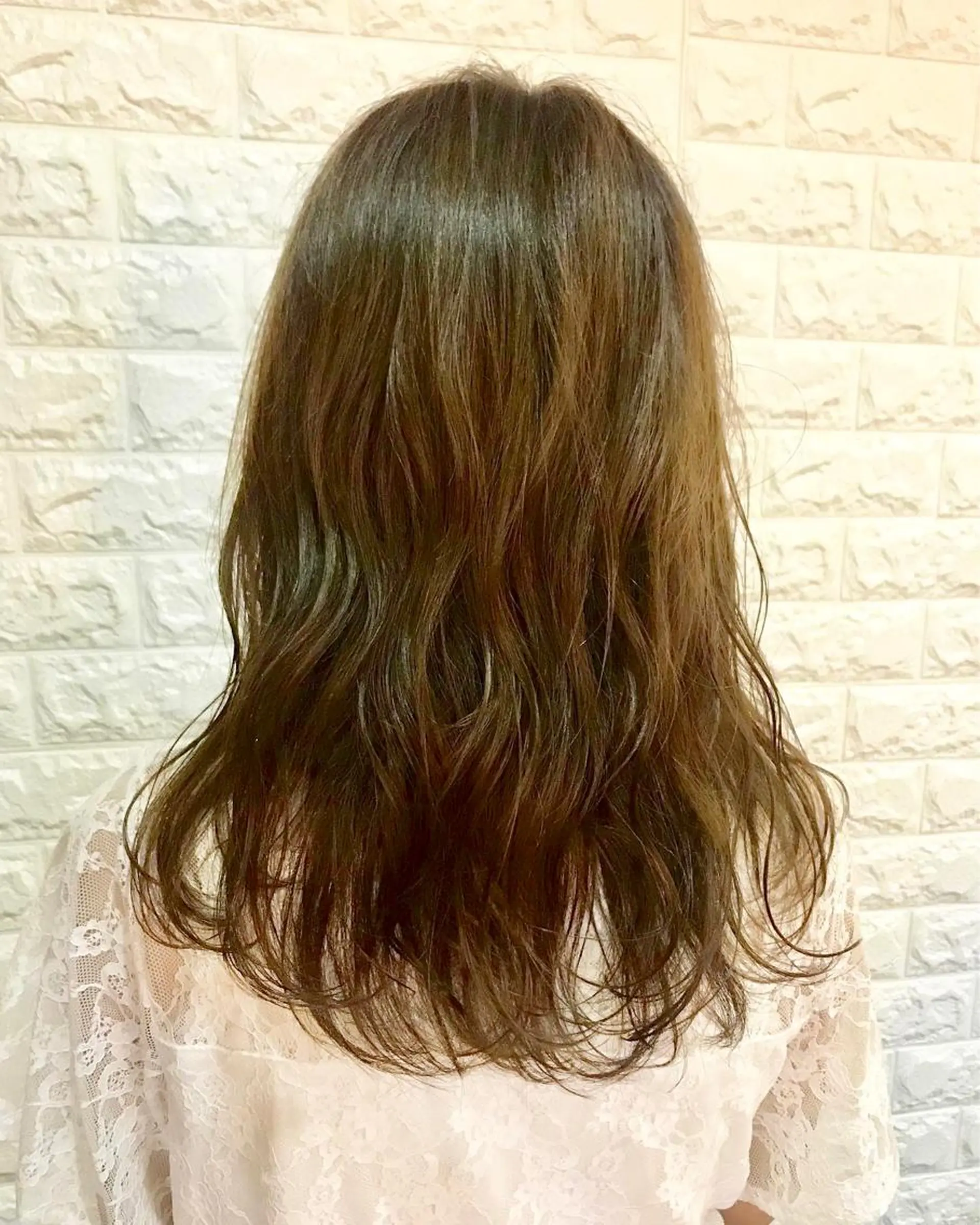 セミロング カット ヘアカラー トモタニ ミオのヘアスタイル