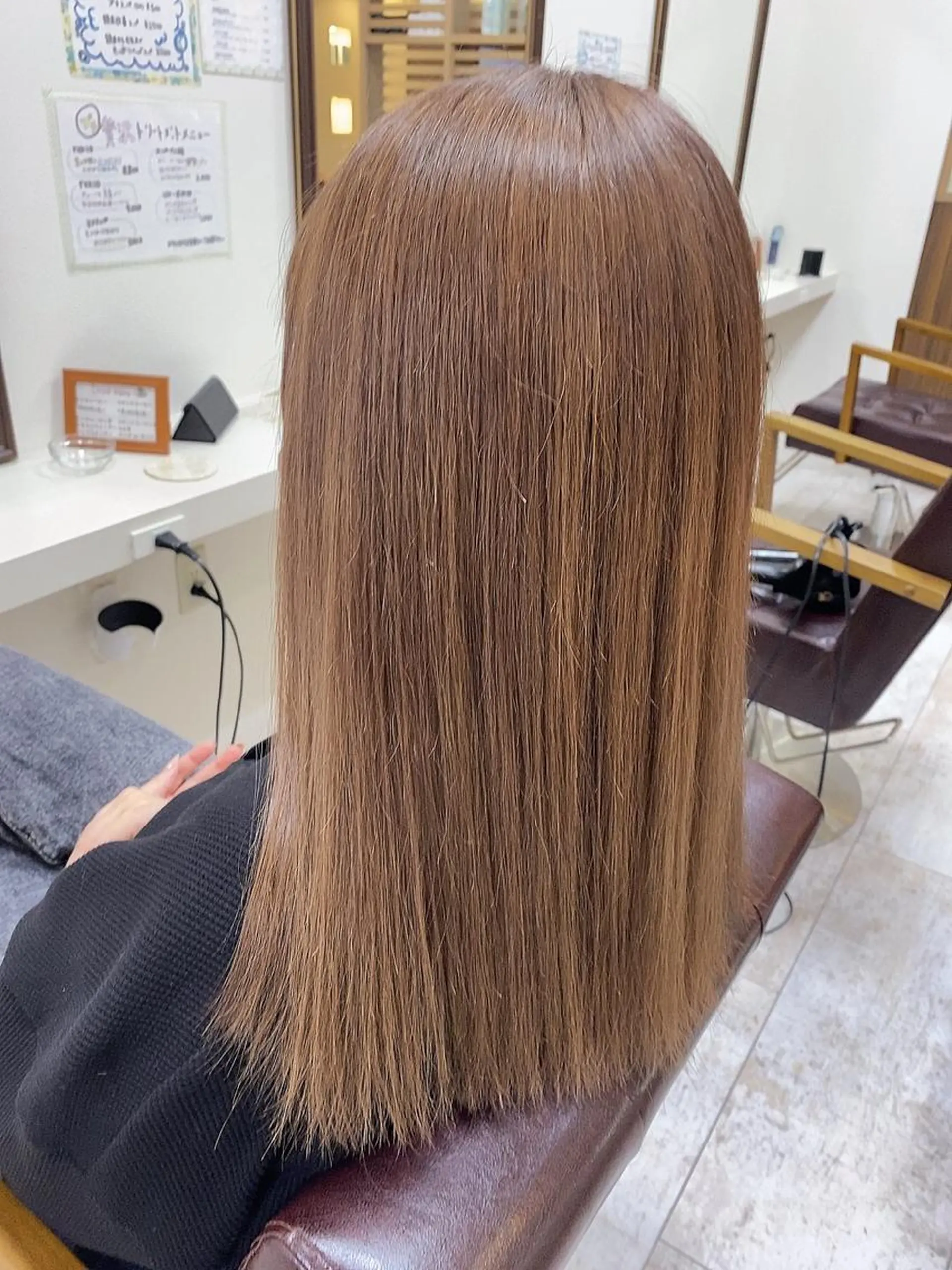 セミロング カラー ベージュカラー ブリーチ ミルクティーベージュ エイミーフセ所属・【eimee】 店長✂️TAKUMAのヘアスタイル