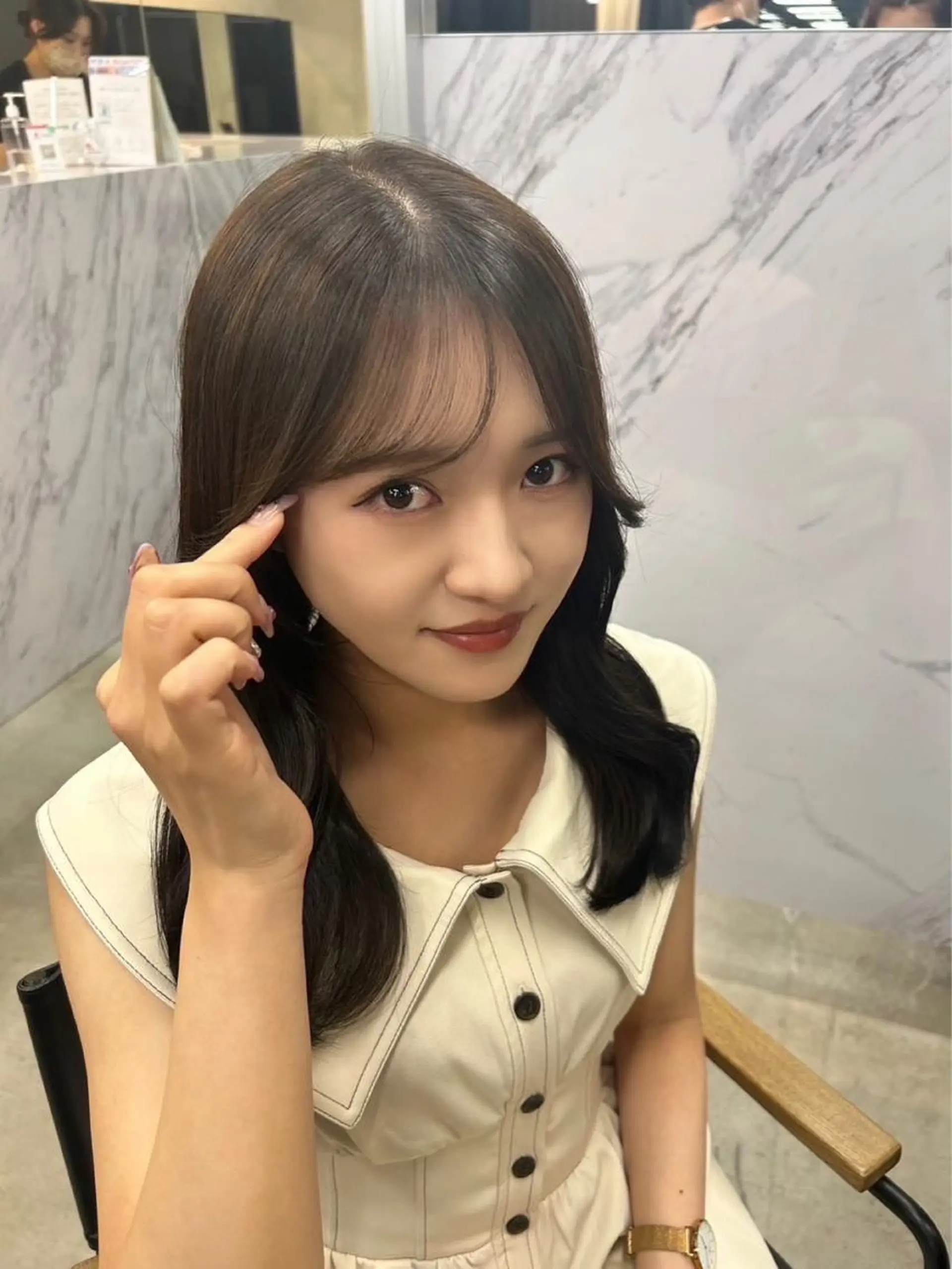 セミロング 女性らしいモテヘア 韓国ヘアhikariのヘアスタイル