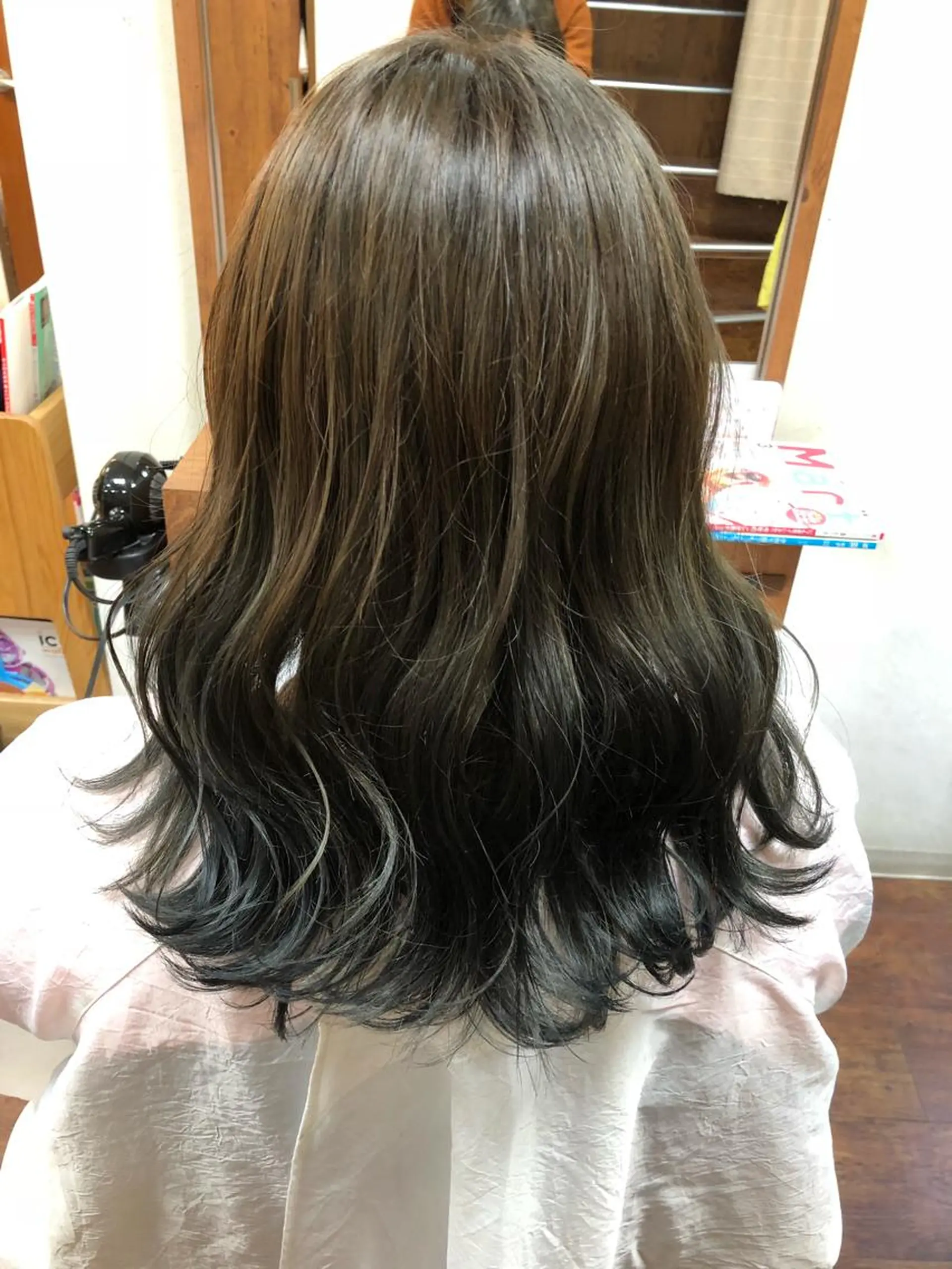 ミディアム カラー グラデーションカラー 大野 まゆのヘアスタイル