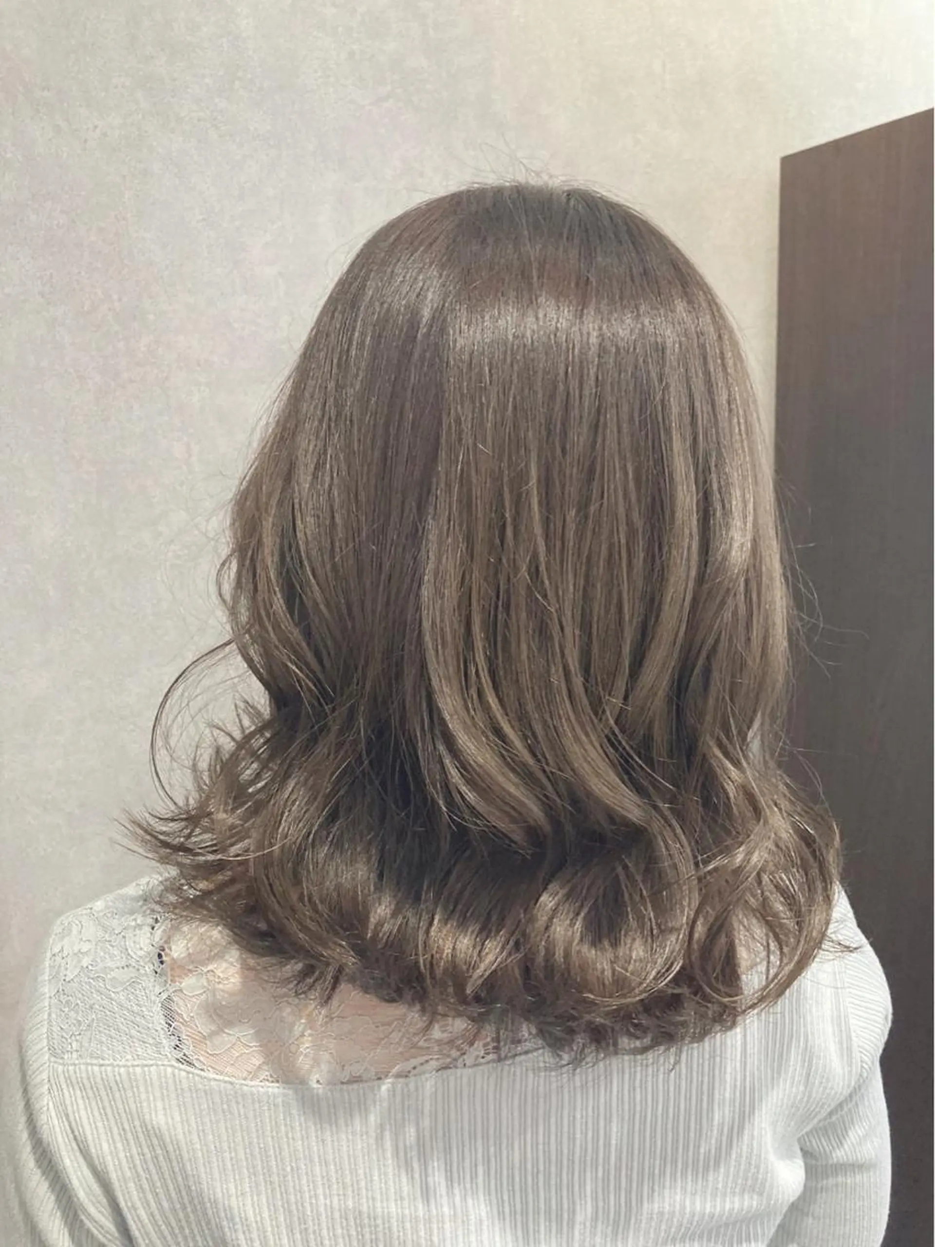 セミロング カラー 宮原 佳苗のヘアスタイル