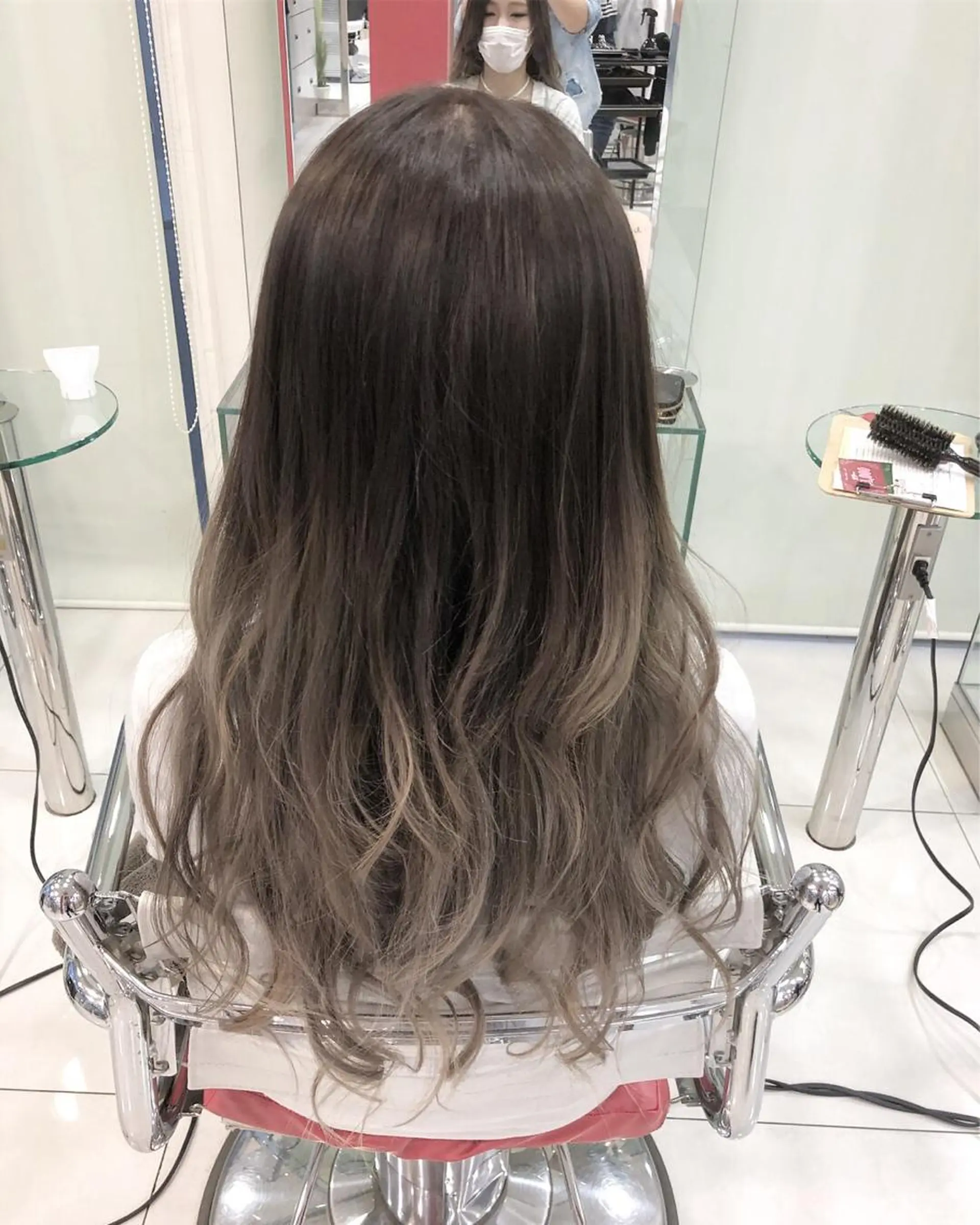ロング カラー グラデーションカラー ヘアカラー トリートメント 得能 雅人のヘアスタイル