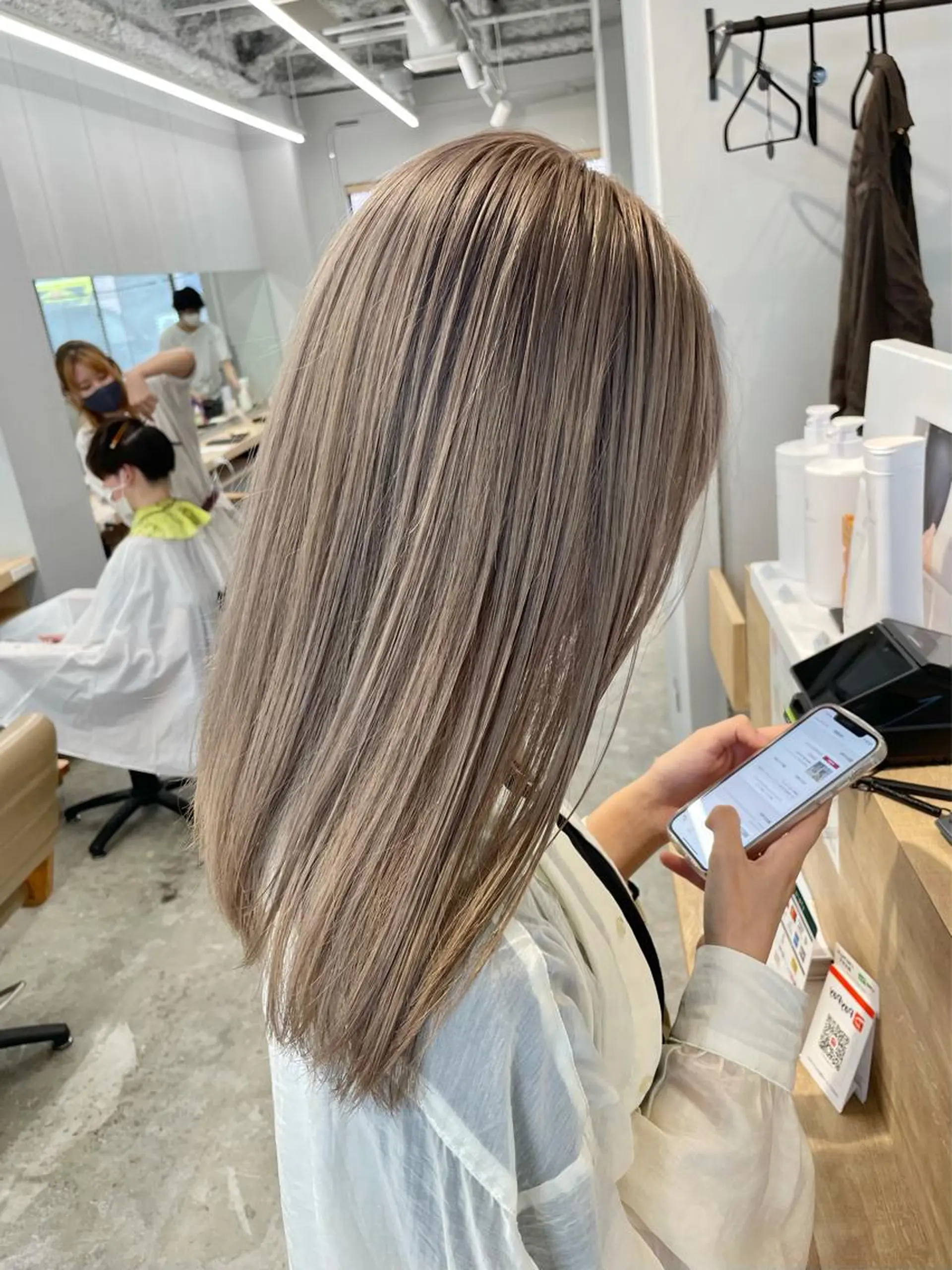 セミロング SAEKI【ior 】北千住店ブリーチのヘアスタイル