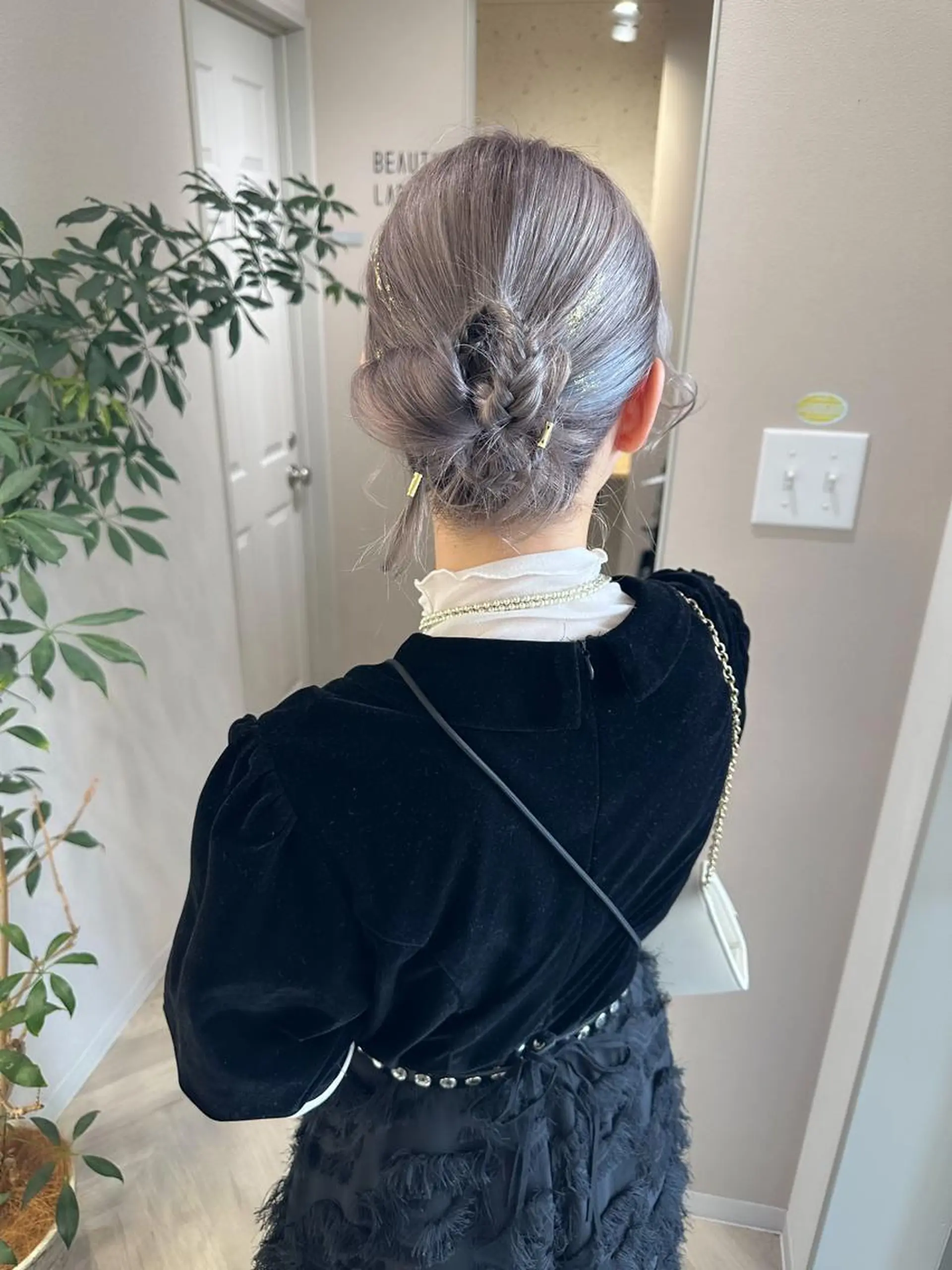 セミロング カラー ヘアアレンジ autre所属・大久保 ひでなりのヘアスタイル