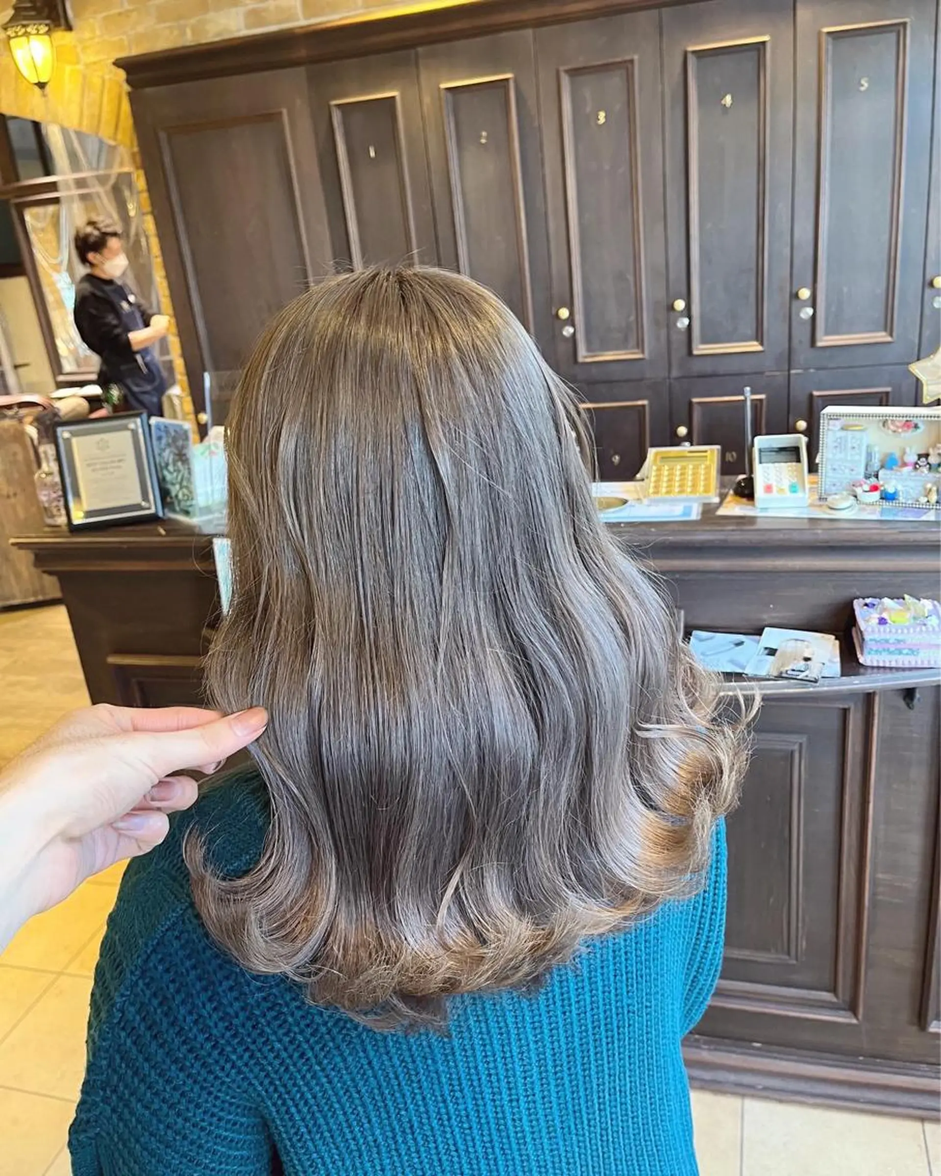 セミロング ヘアカラー 🧡ミルクティー/ レイヤー🧡ショウナのヘアスタイル